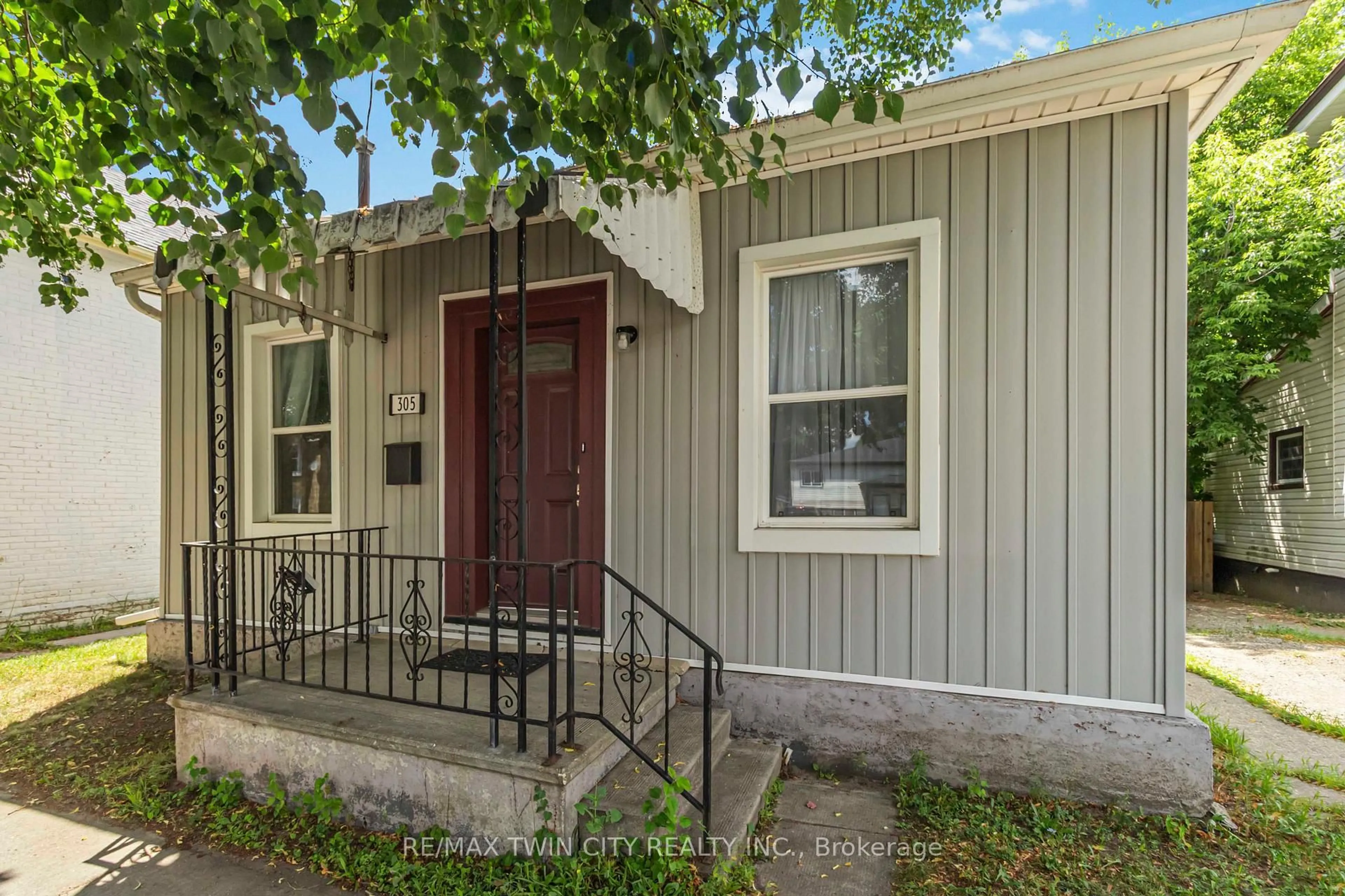 Unknown for 305 Dalhousie St, Brantford Ontario N3S 3V6