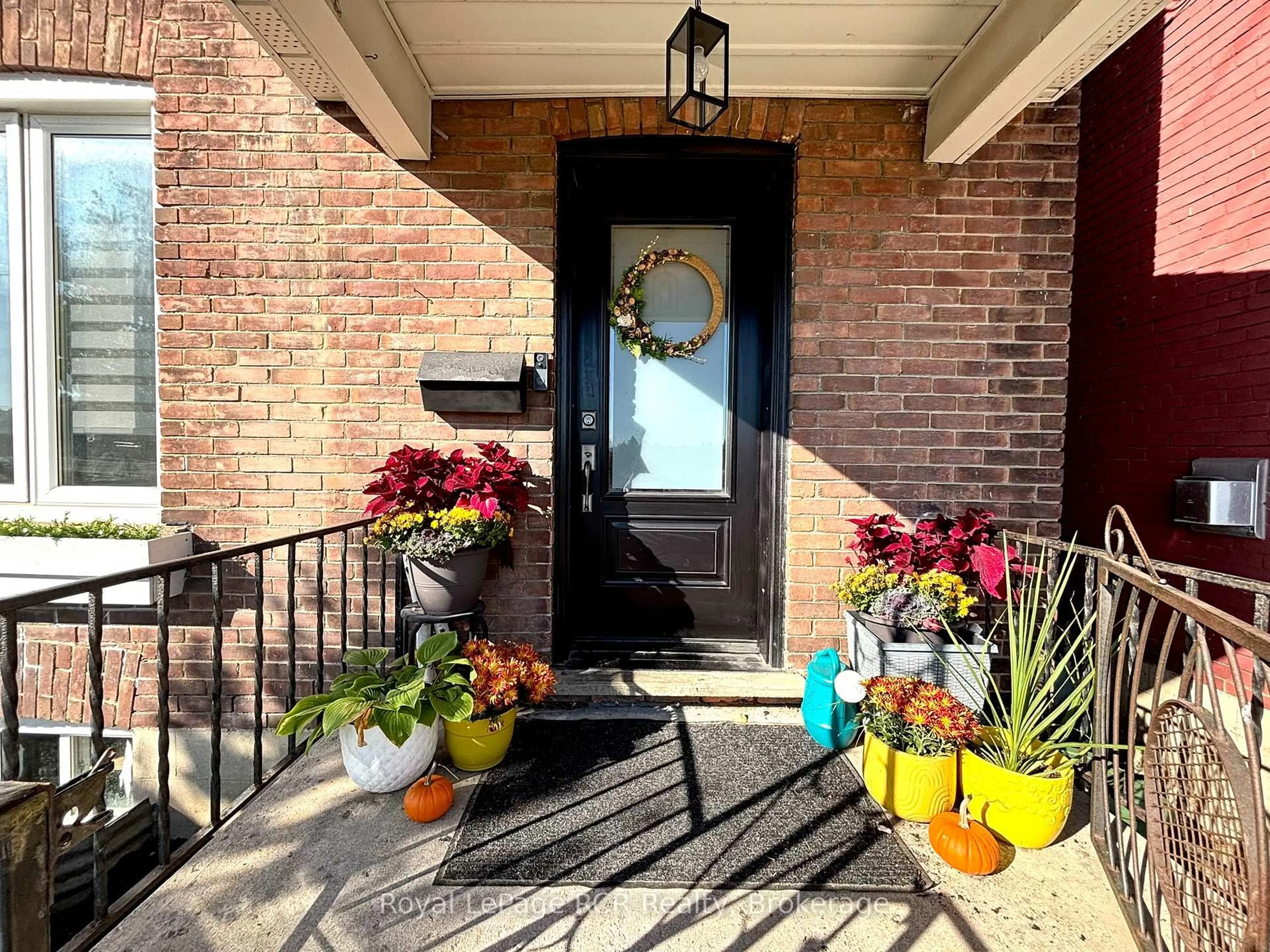 Indoor entryway for 1186 2nd Ave, Owen Sound Ontario N4K 4N2