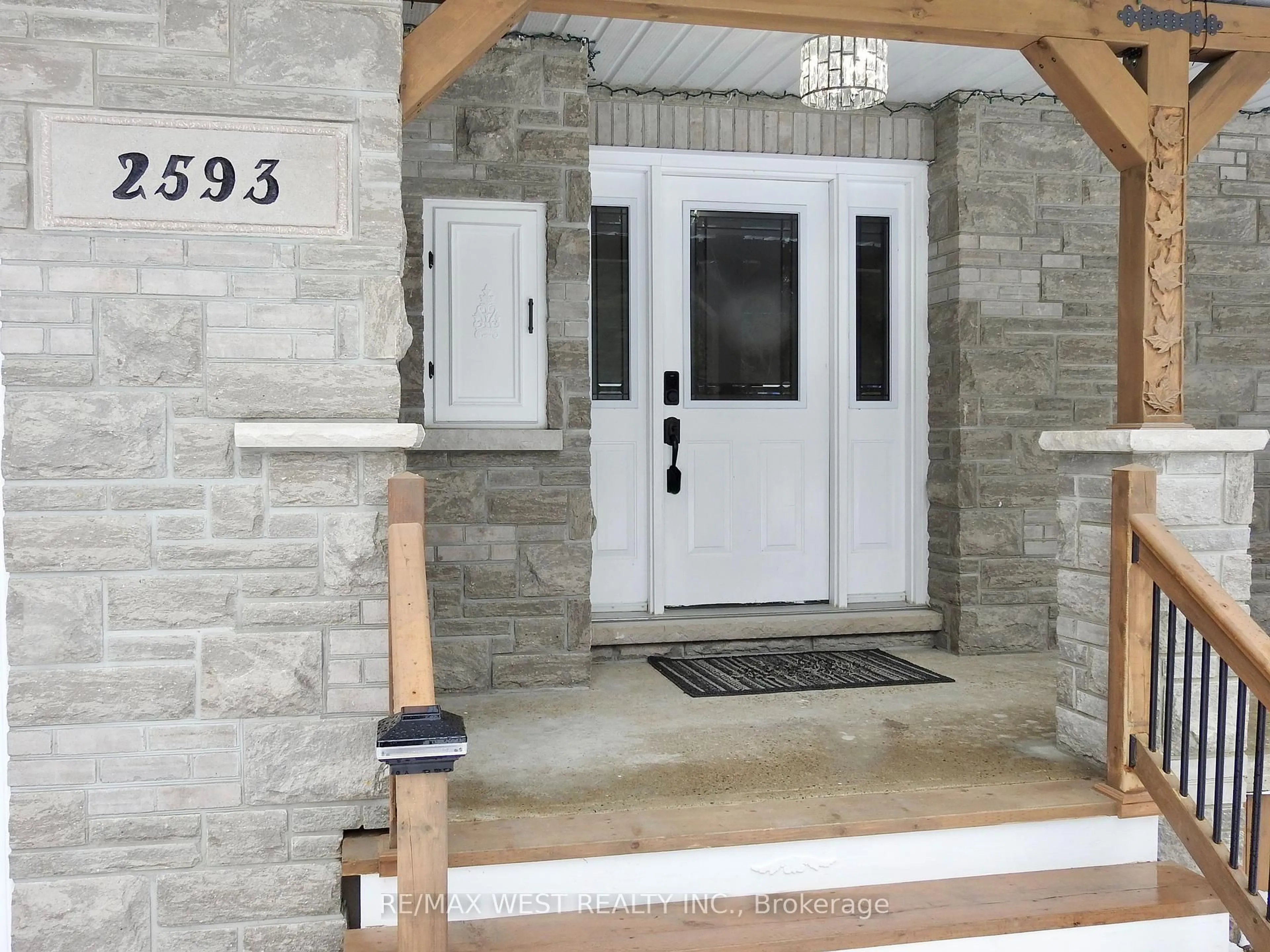 Indoor entryway for 2593 Alsace Rd, Nipissing Ontario P0H 1Z0
