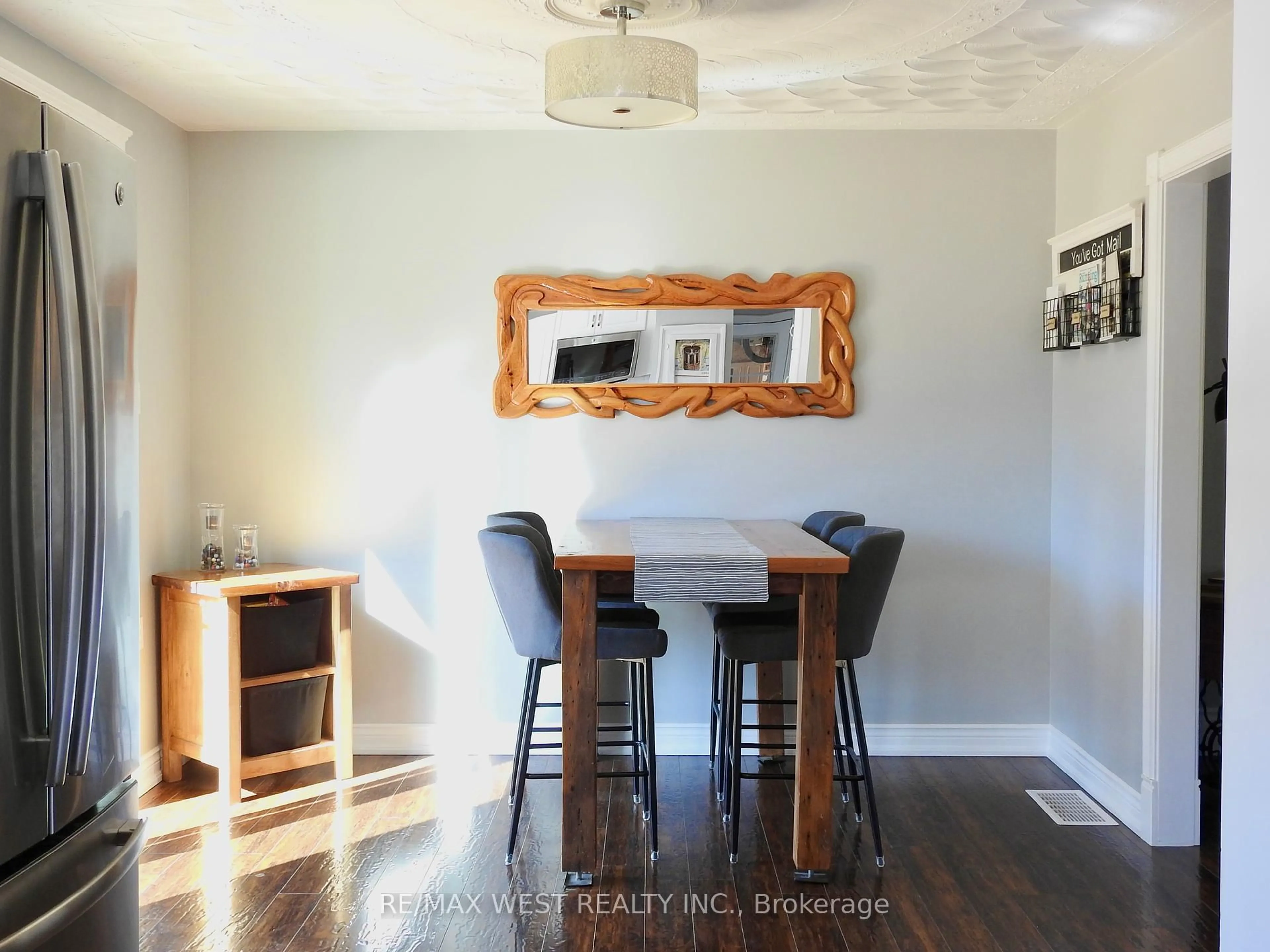 Dining room, wood/laminate floor for 2593 Alsace Rd, Nipissing Ontario P0H 1Z0