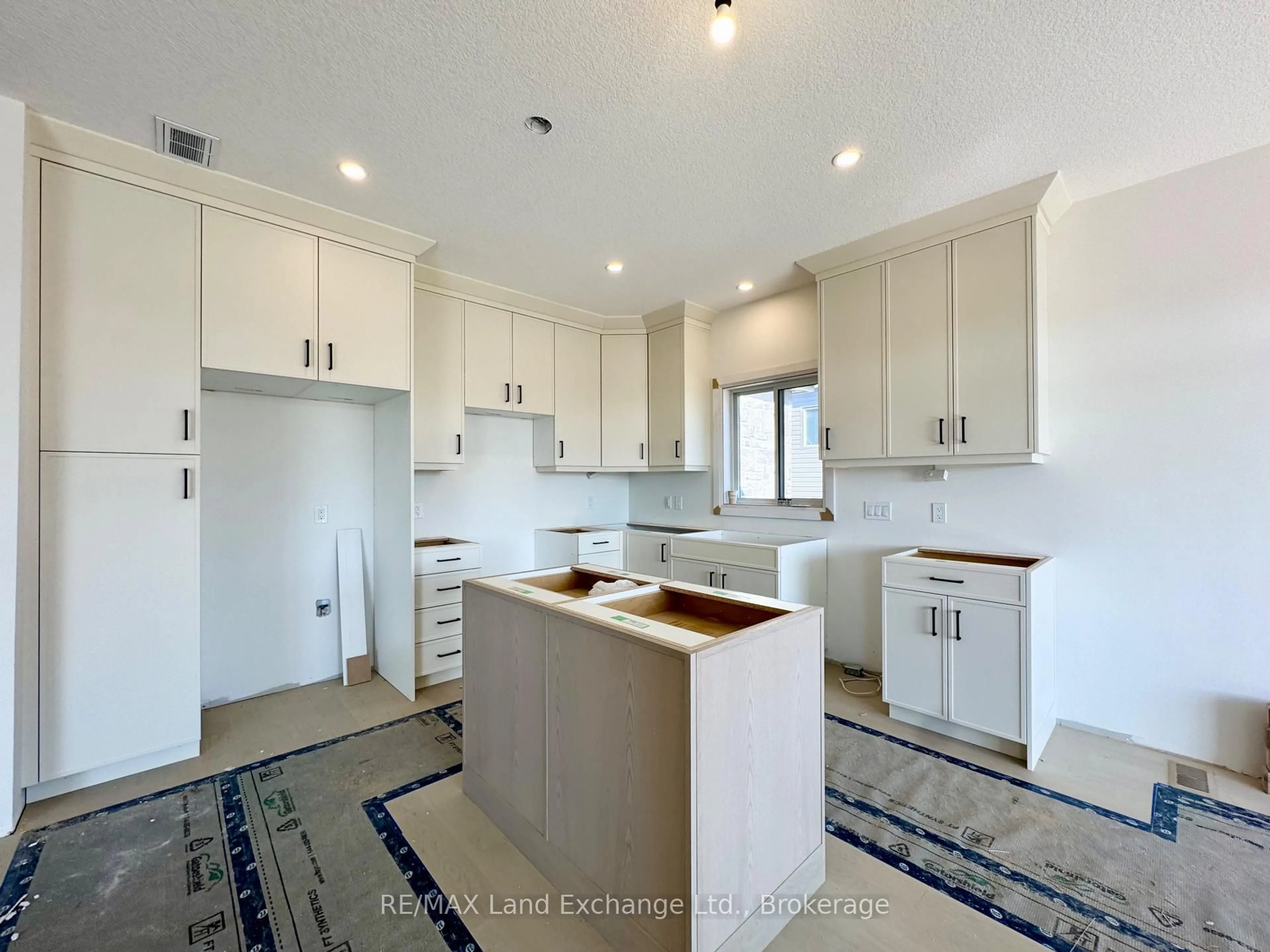 Open concept kitchen, ceramic/tile floor for 379 Ridge St, Saugeen Shores Ontario N0H 2C3
