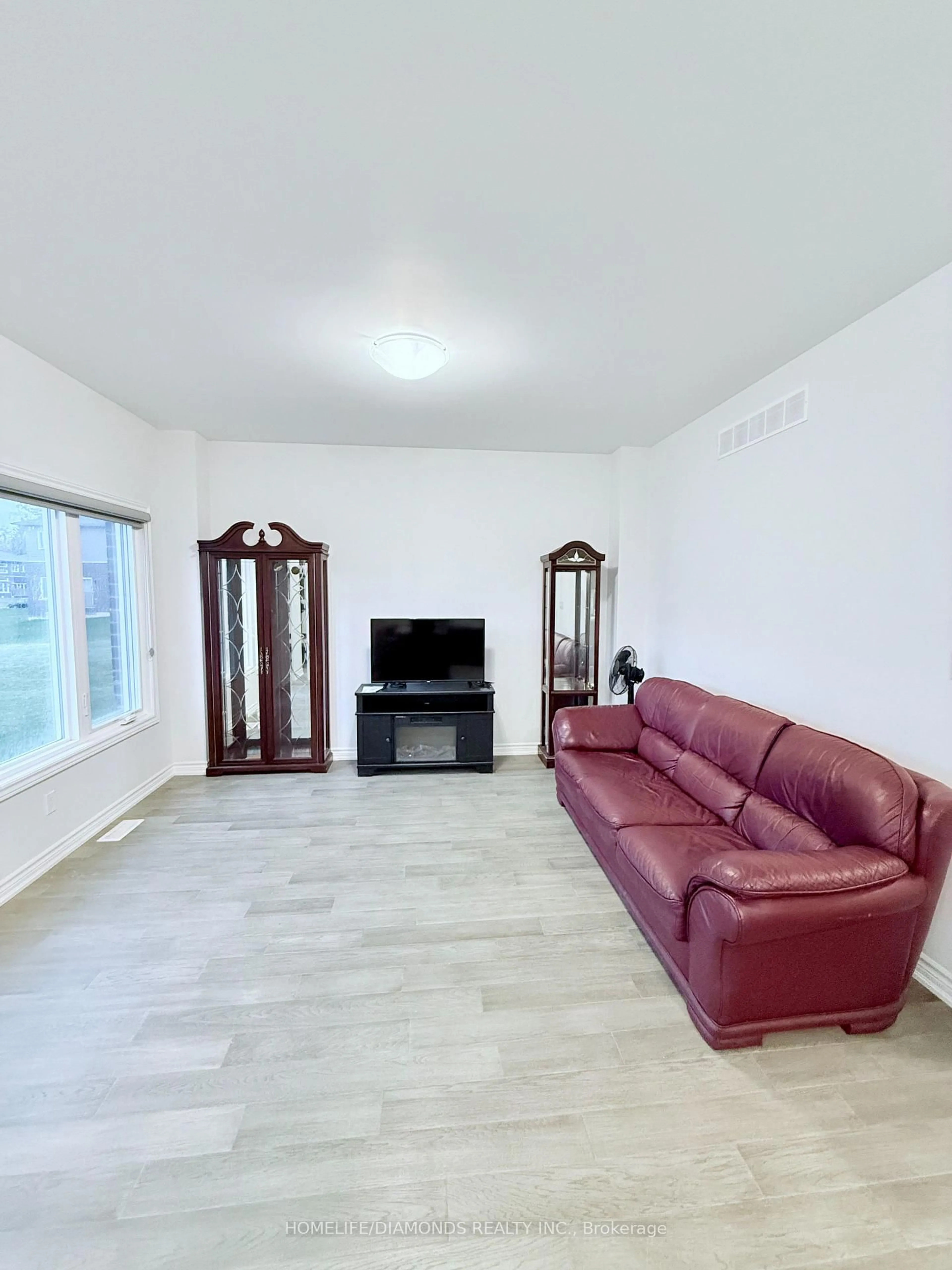 Living room with furniture, unknown for 3243 DOMINION Rd, Fort Erie Ontario L0S 1N0