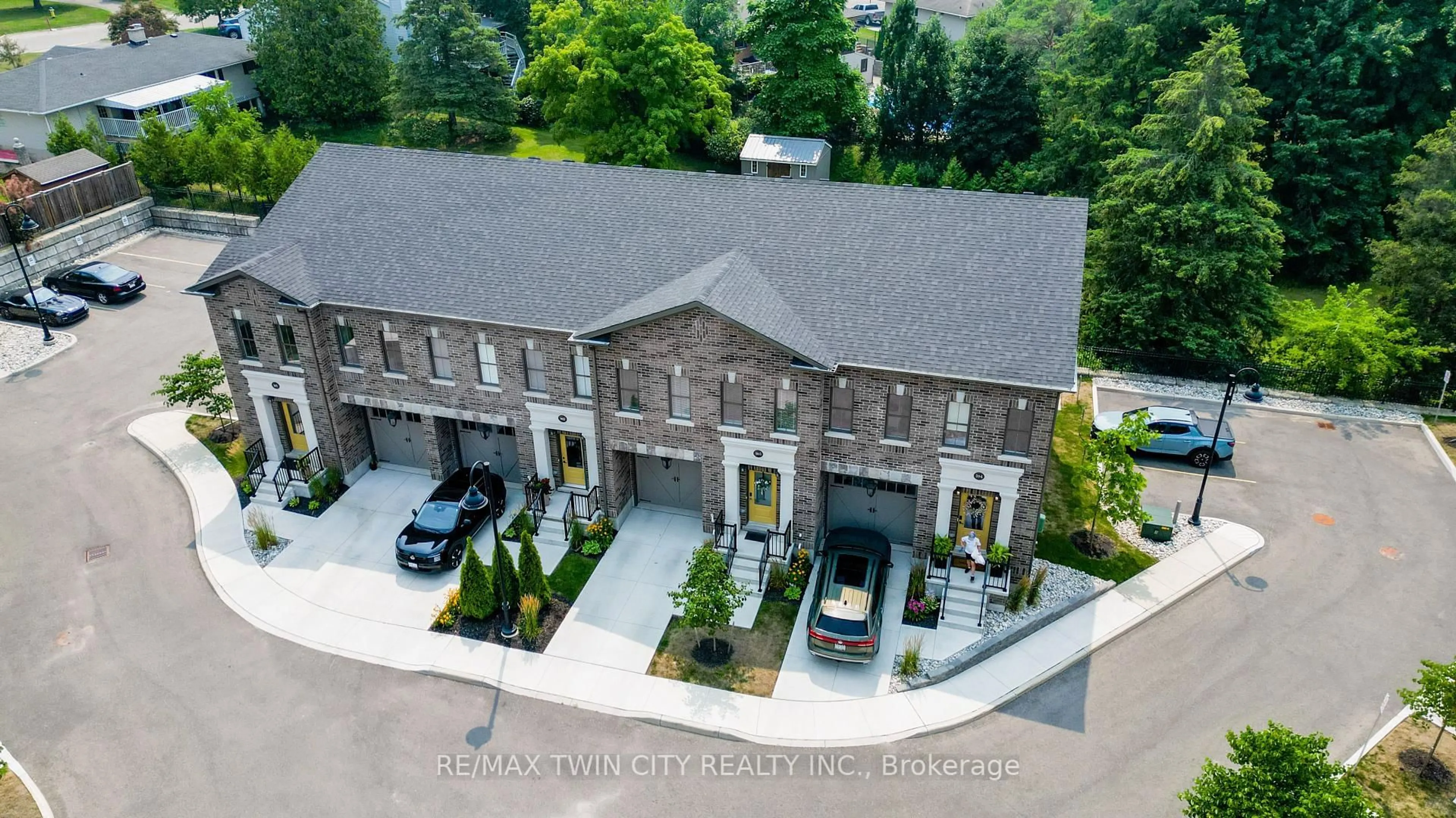 A pic from outside/outdoor area/front of a property/back of a property/a pic from drone, building for 362 Fairview St #103, Wilmot Ontario N3A 1M2