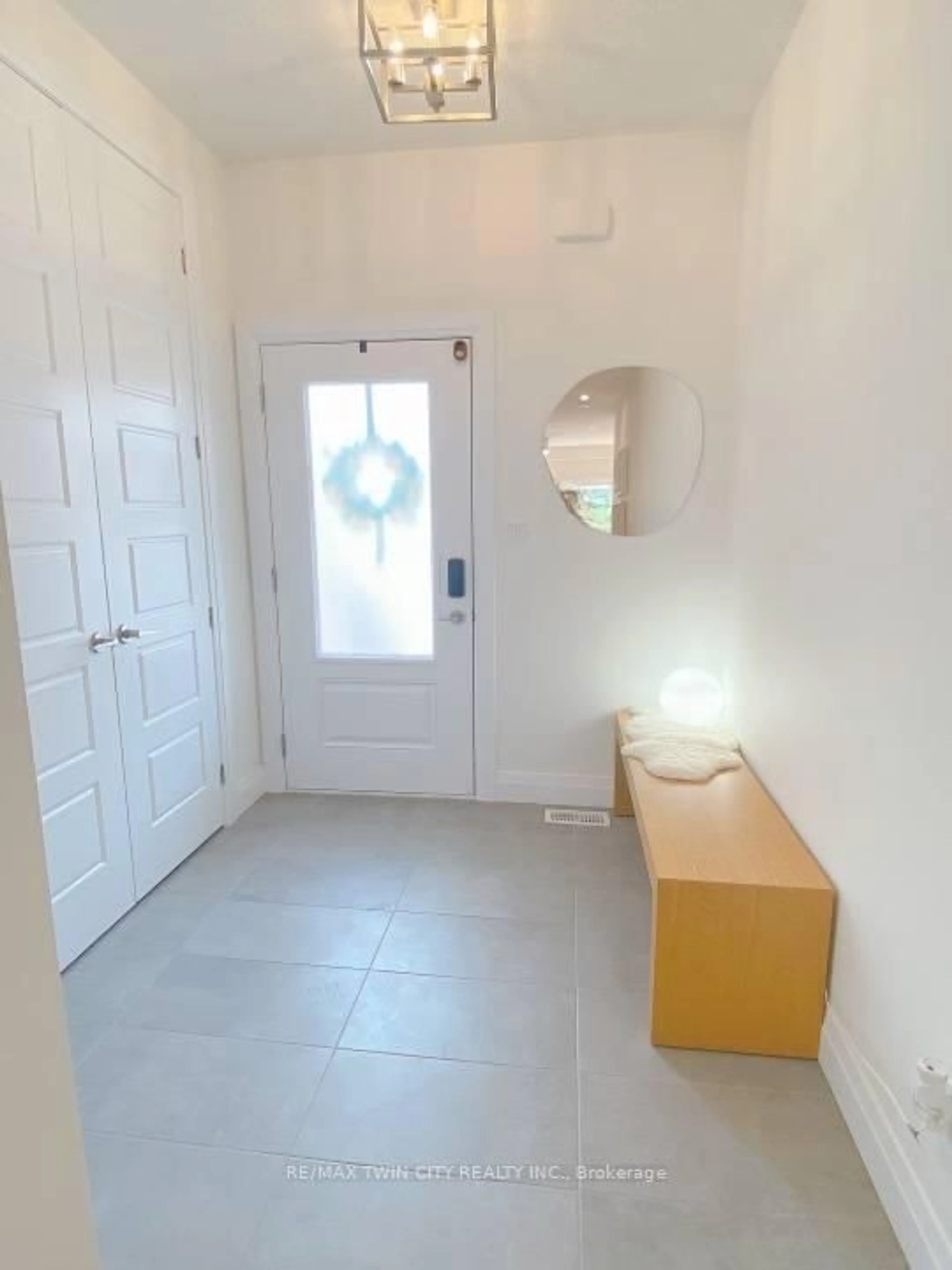 Indoor entryway for 362 Fairview St #103, Wilmot Ontario N3A 1M2