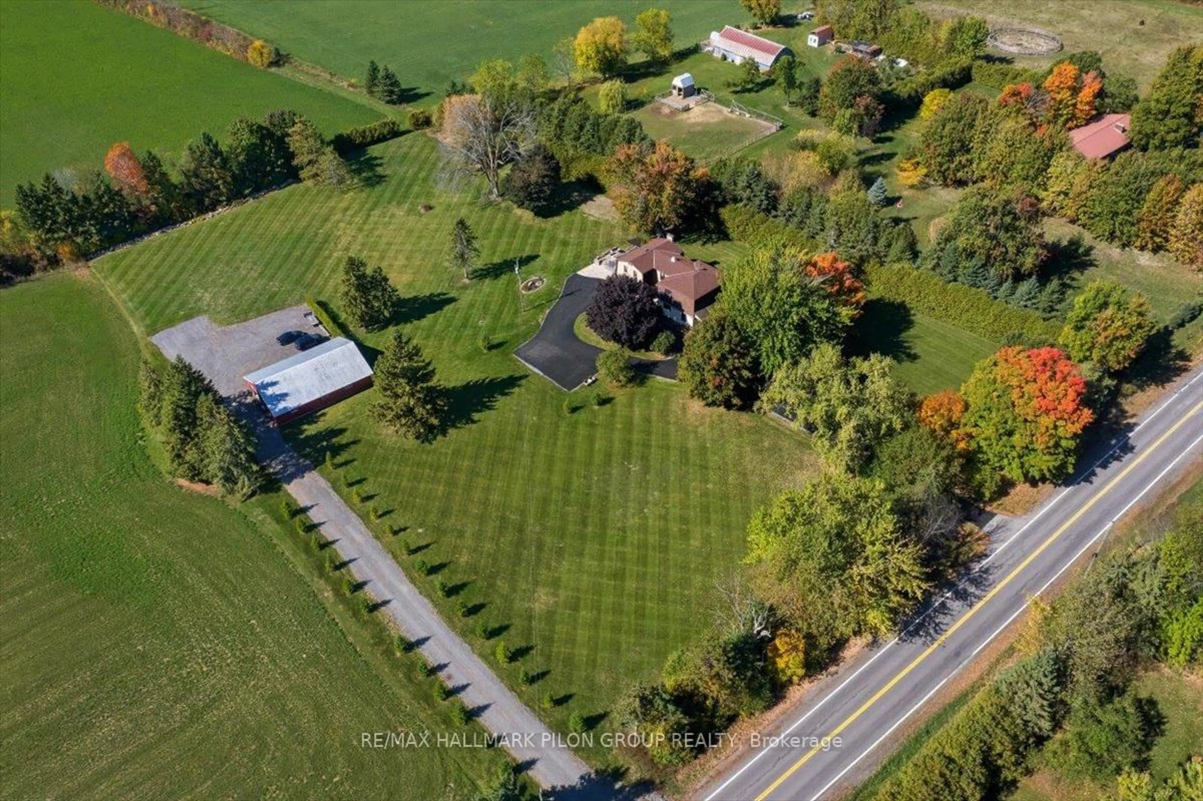 A pic from outside/outdoor area/front of a property/back of a property/a pic from drone, street for 3172 8th Line Rd, Metcalfe Ontario K0A 2P0