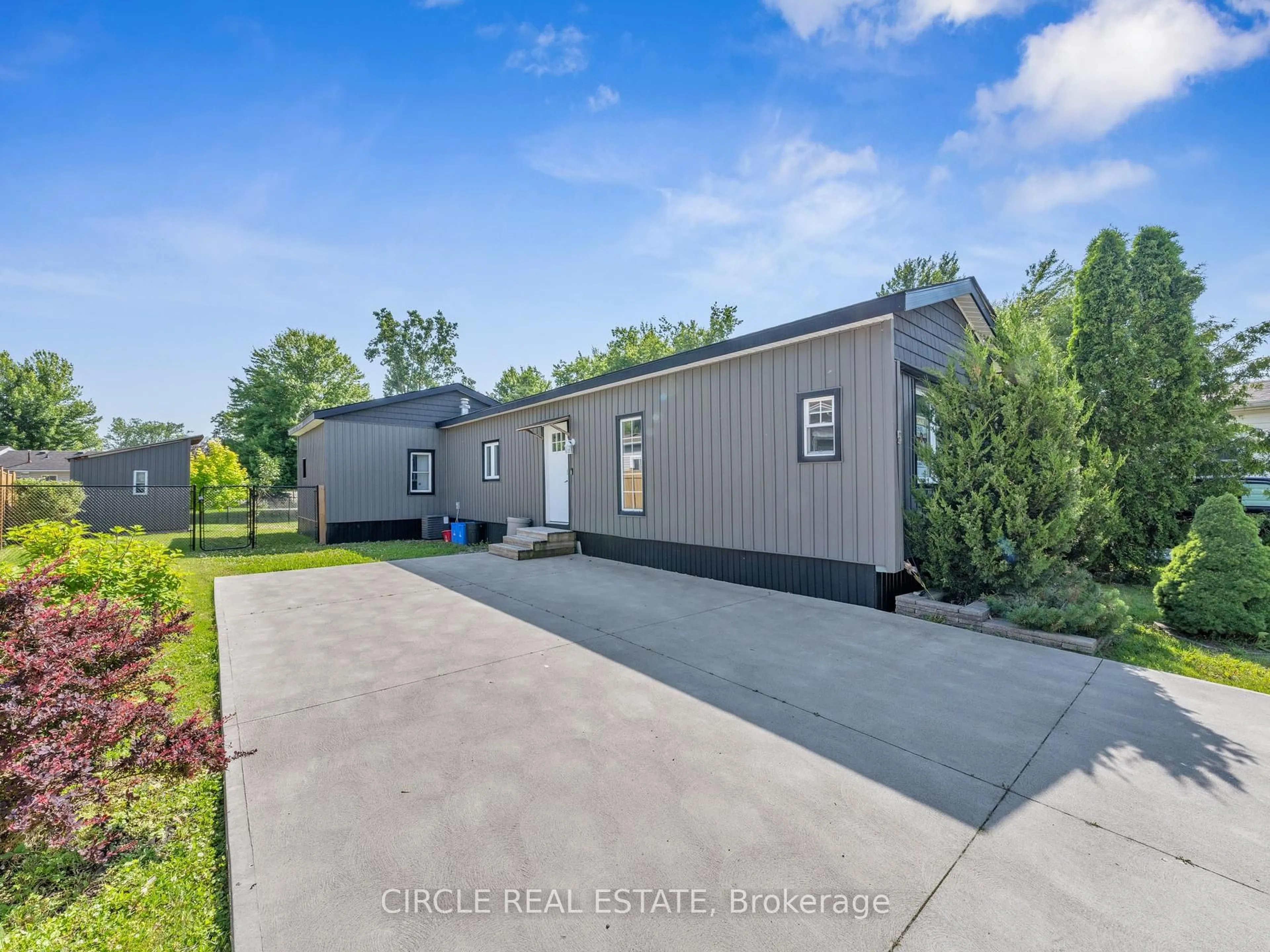 A pic from outside/outdoor area/front of a property/back of a property/a pic from drone, unknown for 5 Maple Dr, Essex Ontario N0R 1J0