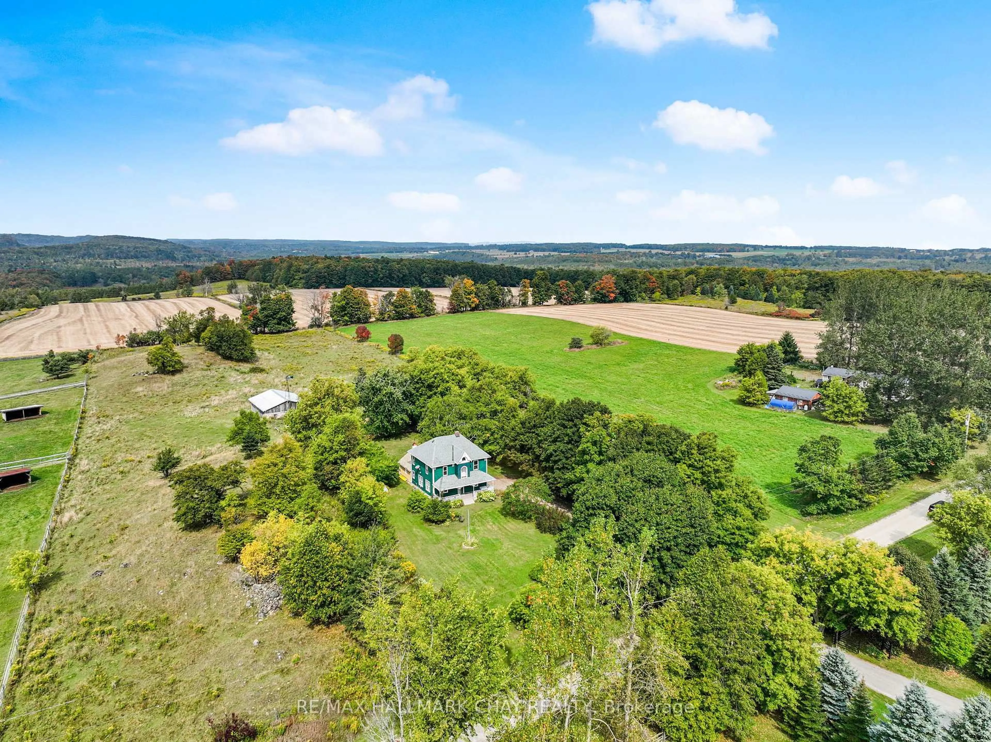 A pic from outside/outdoor area/front of a property/back of a property/a pic from drone, water/lake/river/ocean view for 347357 15 Sdrd, Mono Ontario L9W 6S4