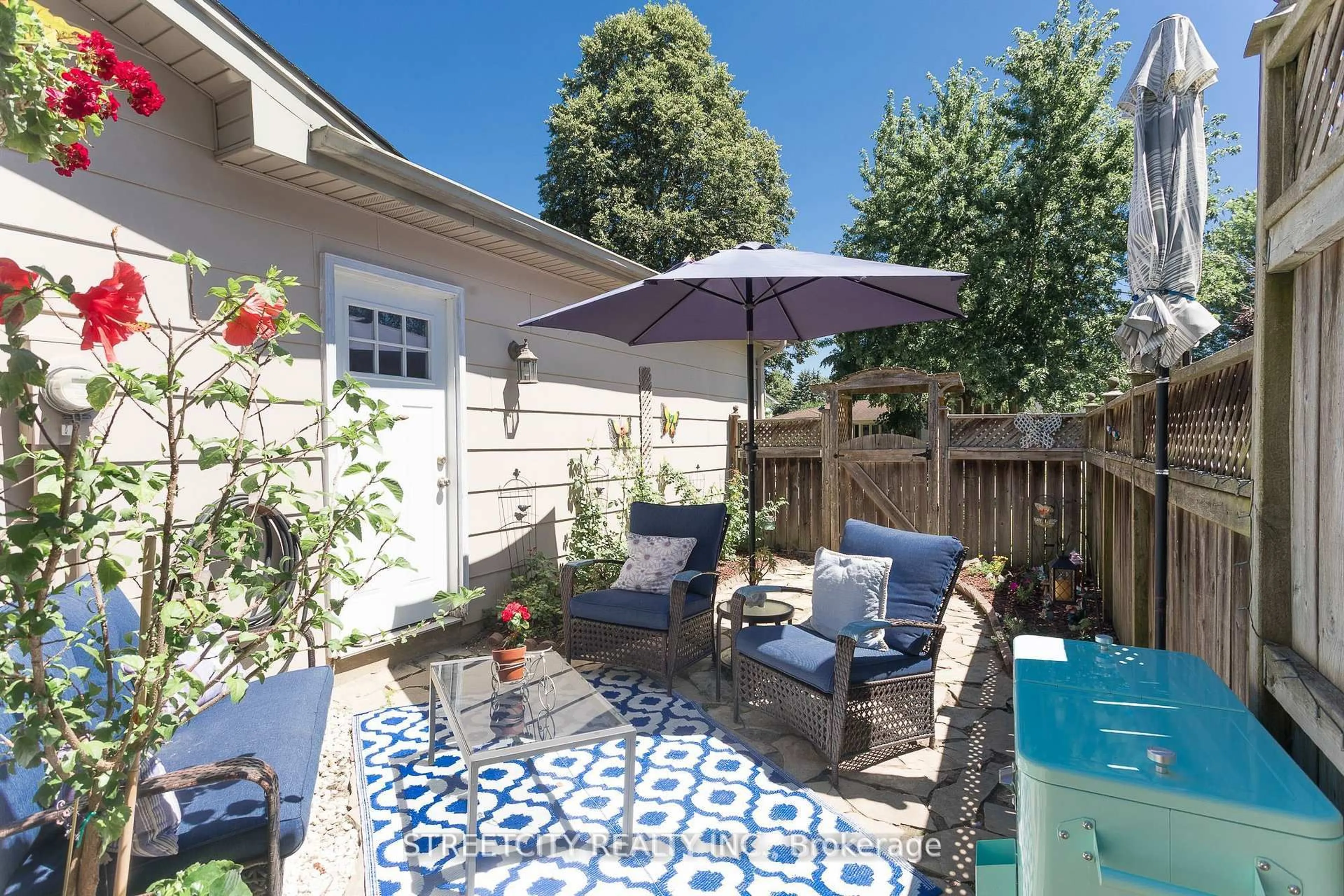 Patio, street for 9 Cottonwood Cres, London North Ontario N6G 2Y7