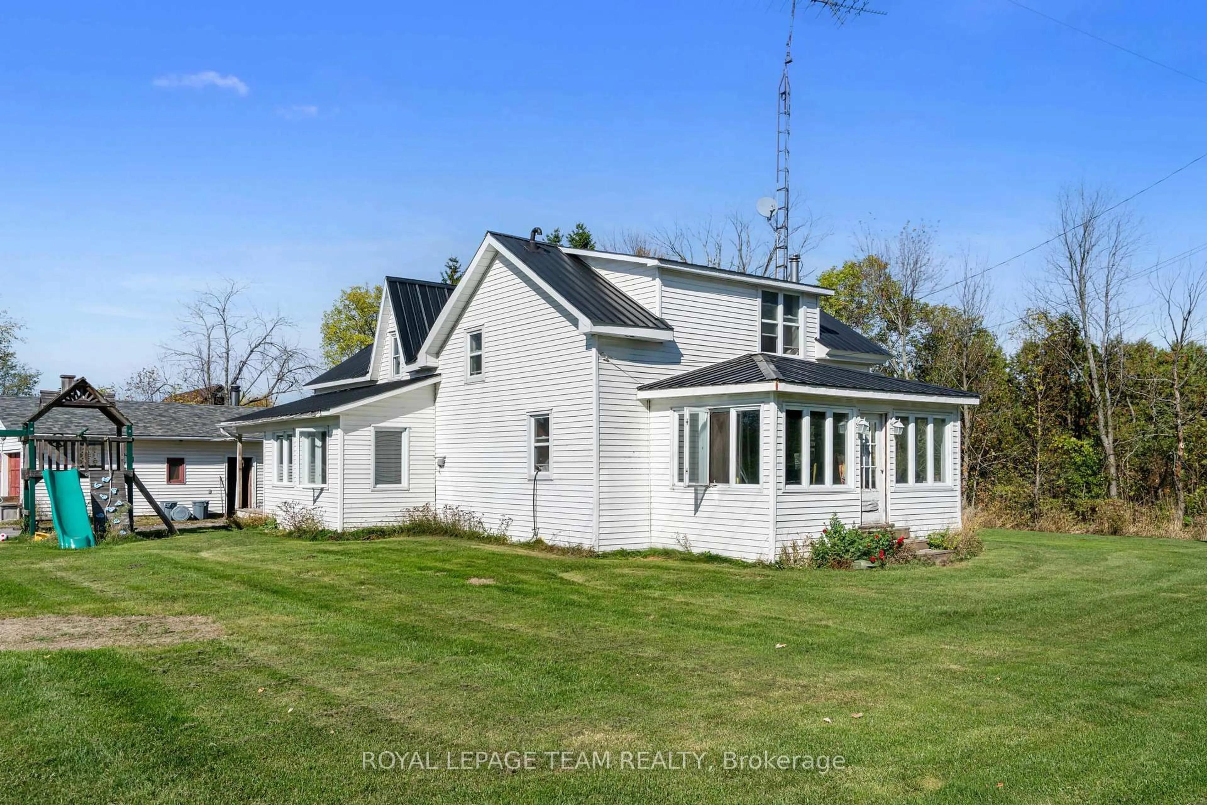 A pic from outside/outdoor area/front of a property/back of a property/a pic from drone, building for 3910 County 7 Rd, South Dundas Ontario K0C 1H0