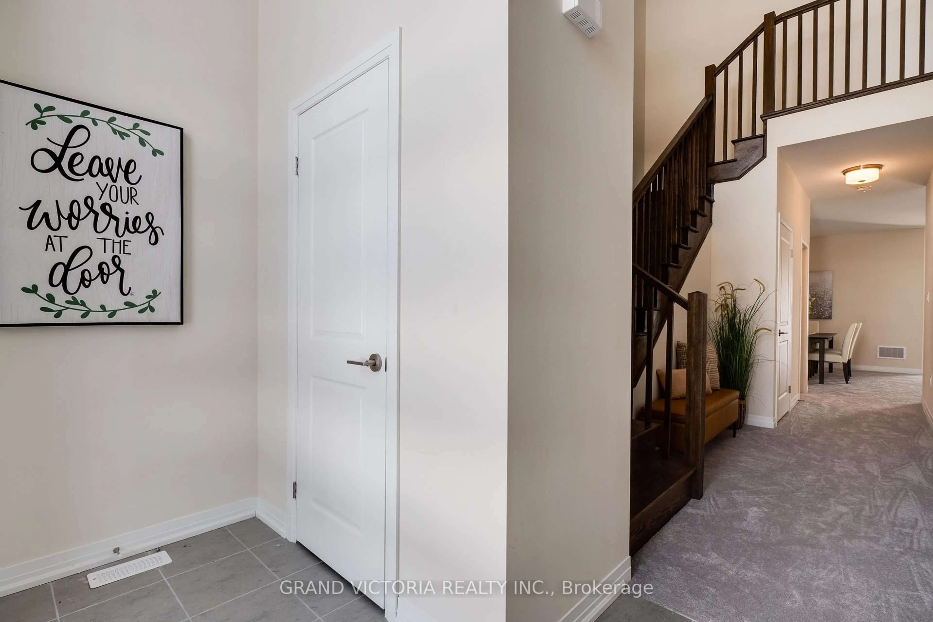 Indoor entryway for 100 Hitchman St, Brant Ontario N3L 0M2