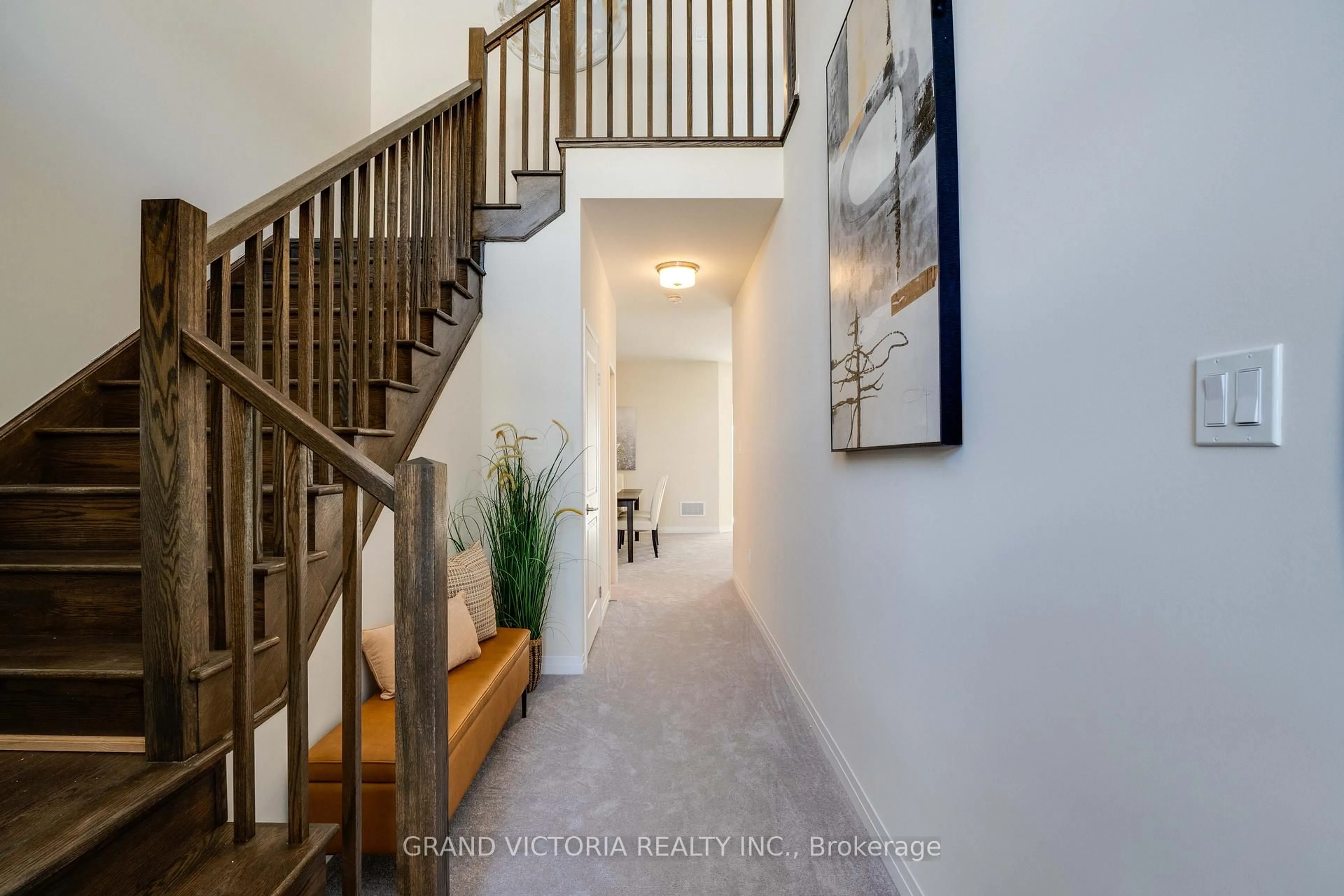 Indoor entryway for 100 Hitchman St, Brant Ontario N3L 0M2