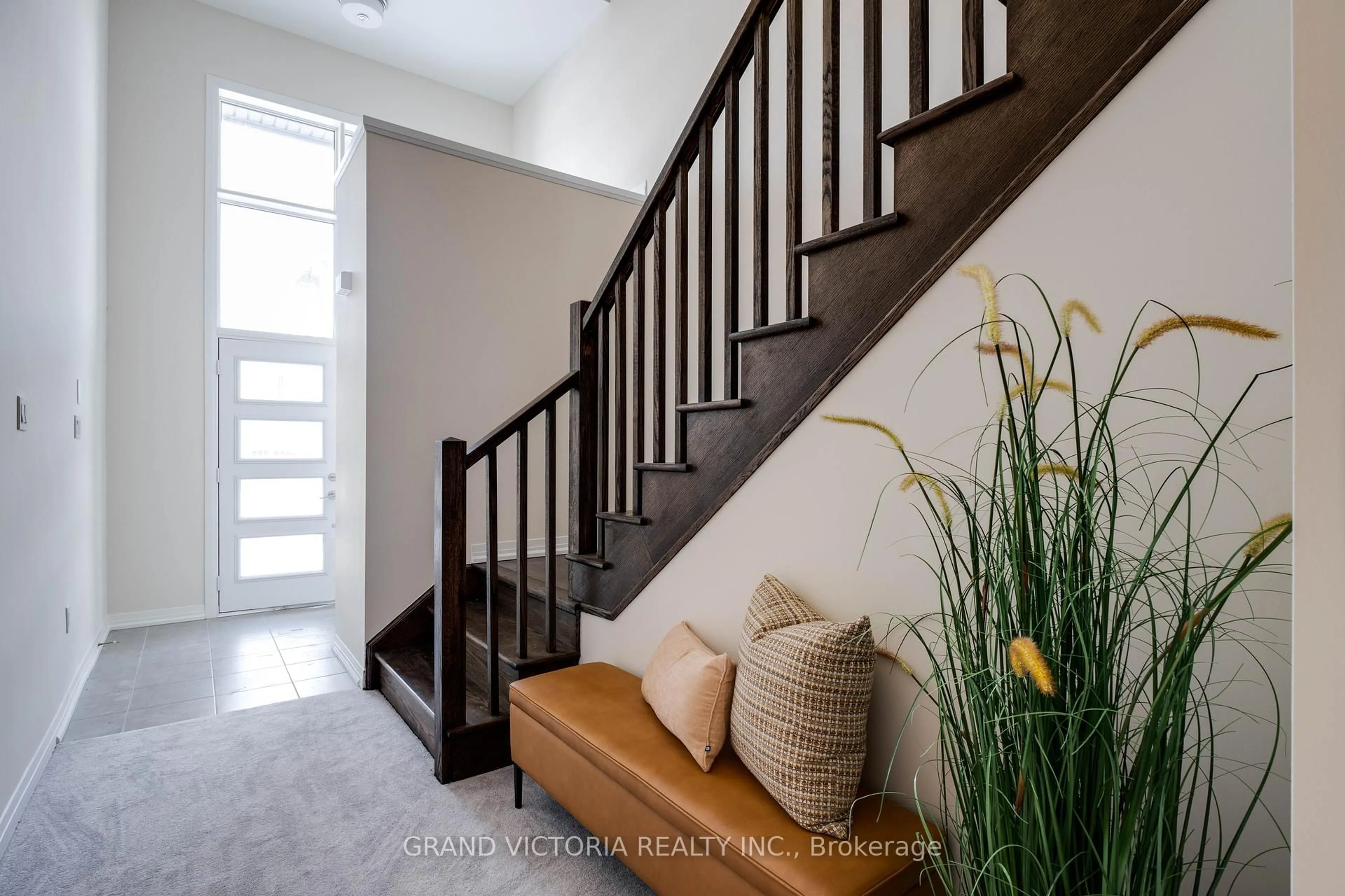 Indoor entryway for 100 Hitchman St, Brant Ontario N3L 0M2