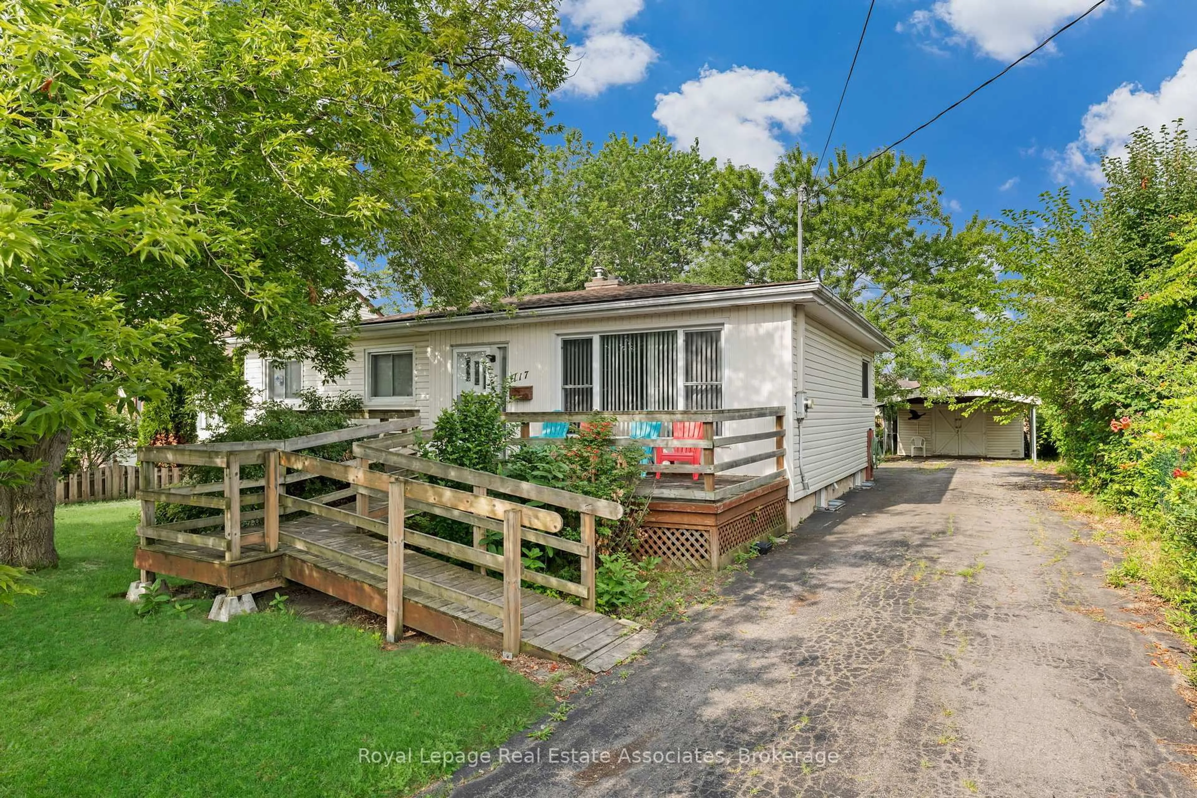 Unknown for 117 Louth St, St. Catharines Ontario L2S 2T8