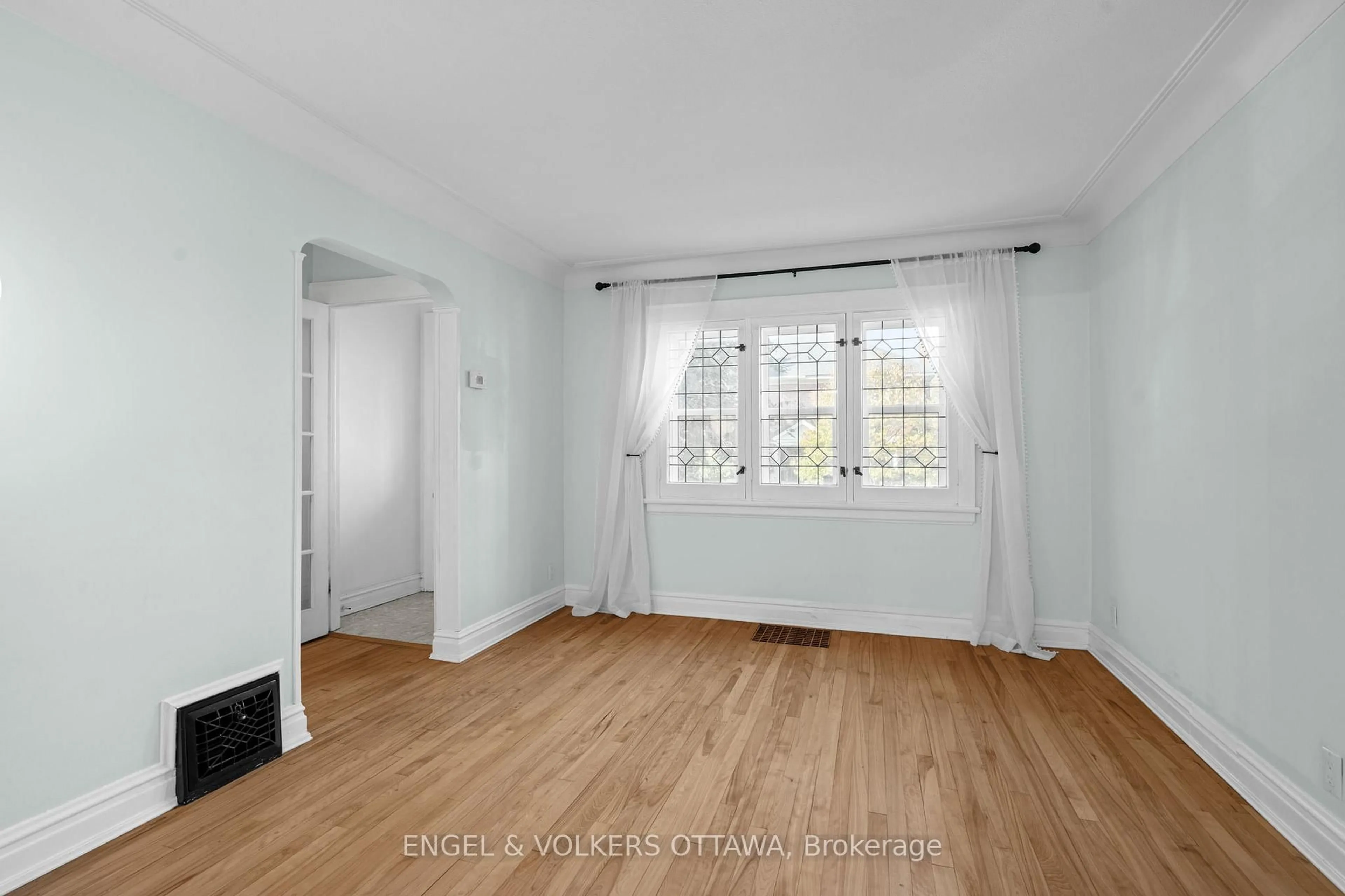 A pic of a room for 329 Hamilton Ave, Ottawa Ontario K1Y 1C4