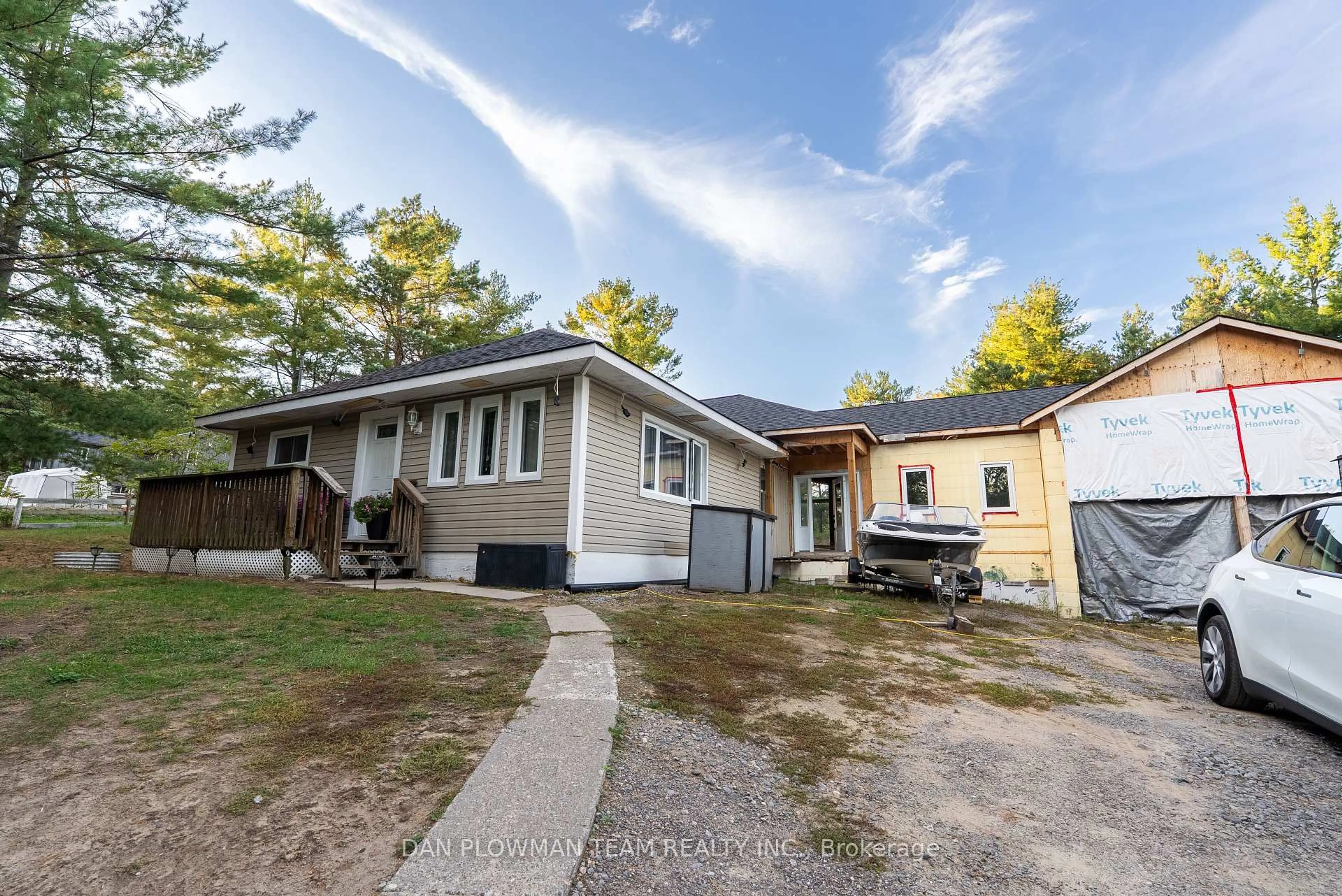 A pic from outside/outdoor area/front of a property/back of a property/a pic from drone, street for 7038 Lake St, Hamilton Township Ontario K0L 1E0