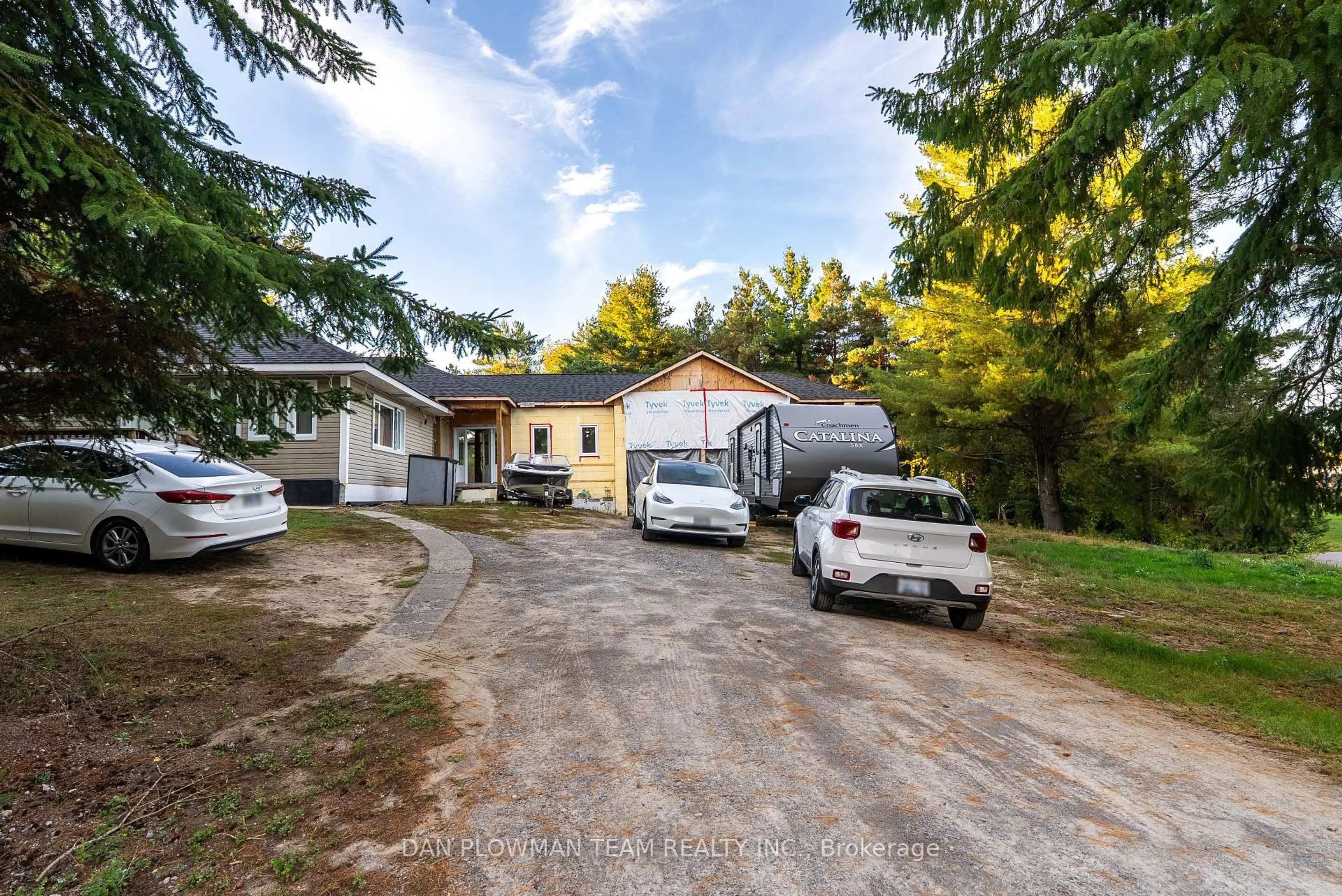 A pic from outside/outdoor area/front of a property/back of a property/a pic from drone, street for 7038 Lake St, Hamilton Township Ontario K0L 1E0