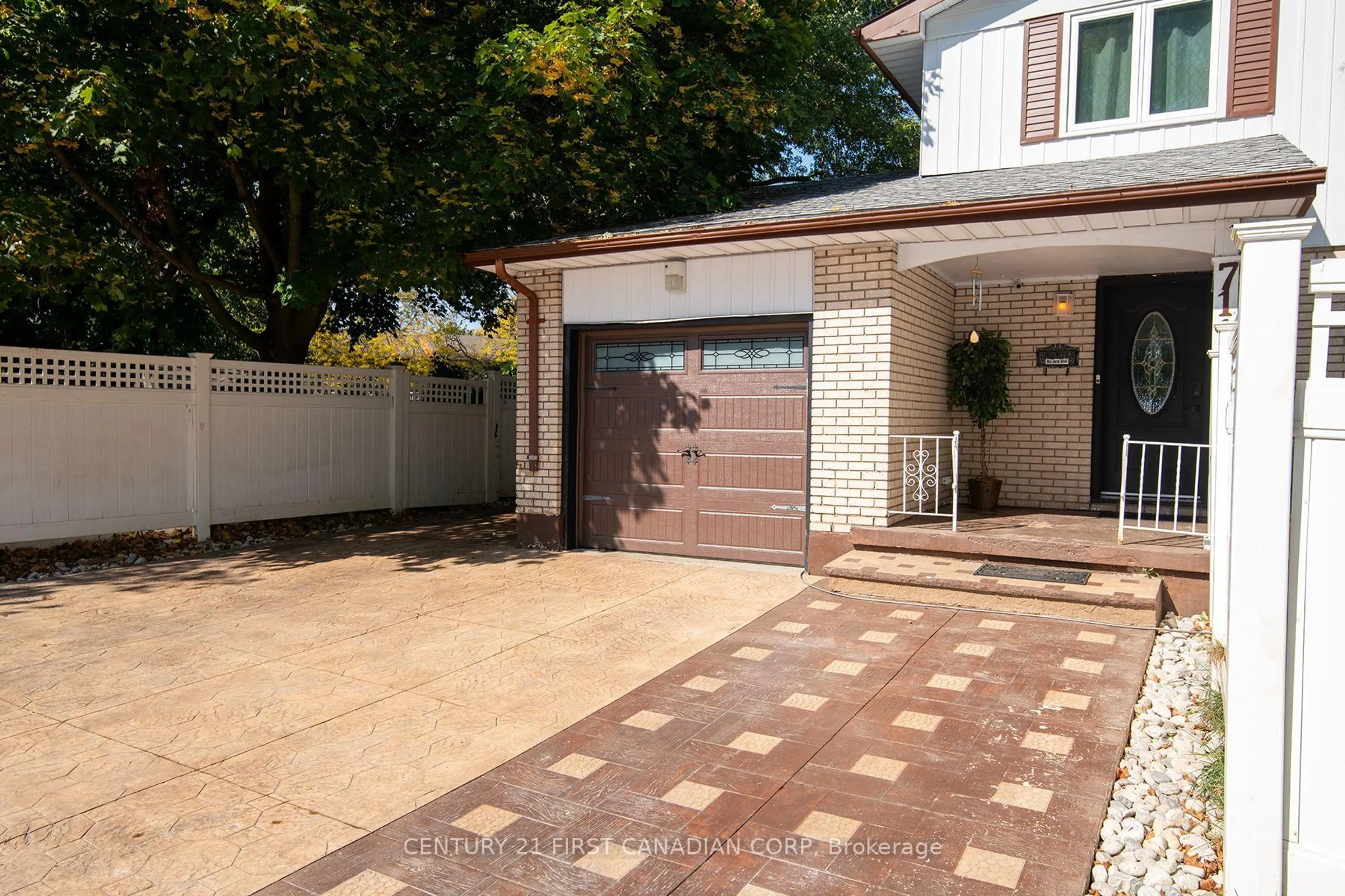 Unknown for 711 Alanbrook St, London South Ontario N6J 3B5