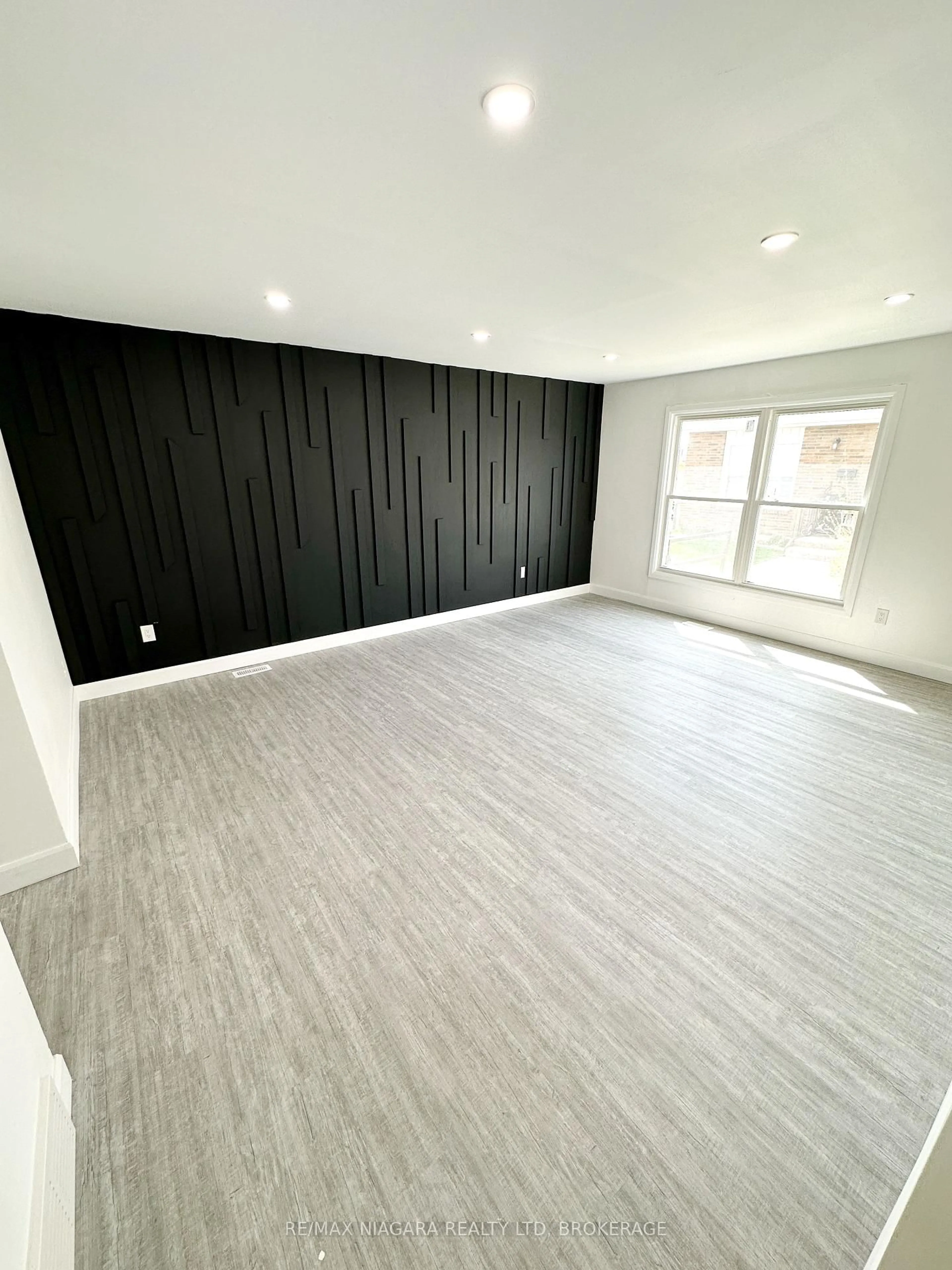 A pic of a room for 71 Hagey Ave #1, Fort Erie Ontario L2A 1W5