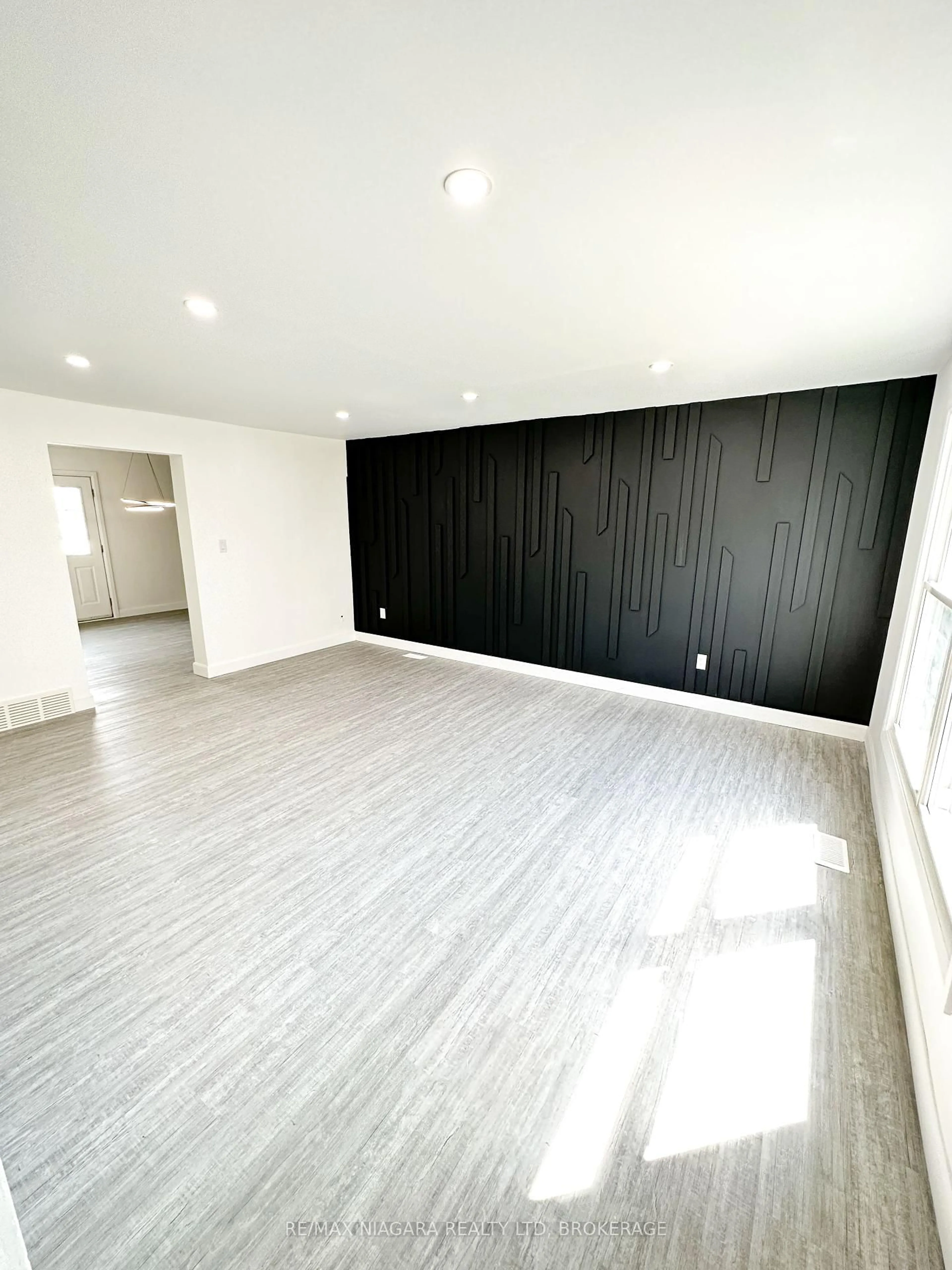 A pic of a room for 71 Hagey Ave #1, Fort Erie Ontario L2A 1W5