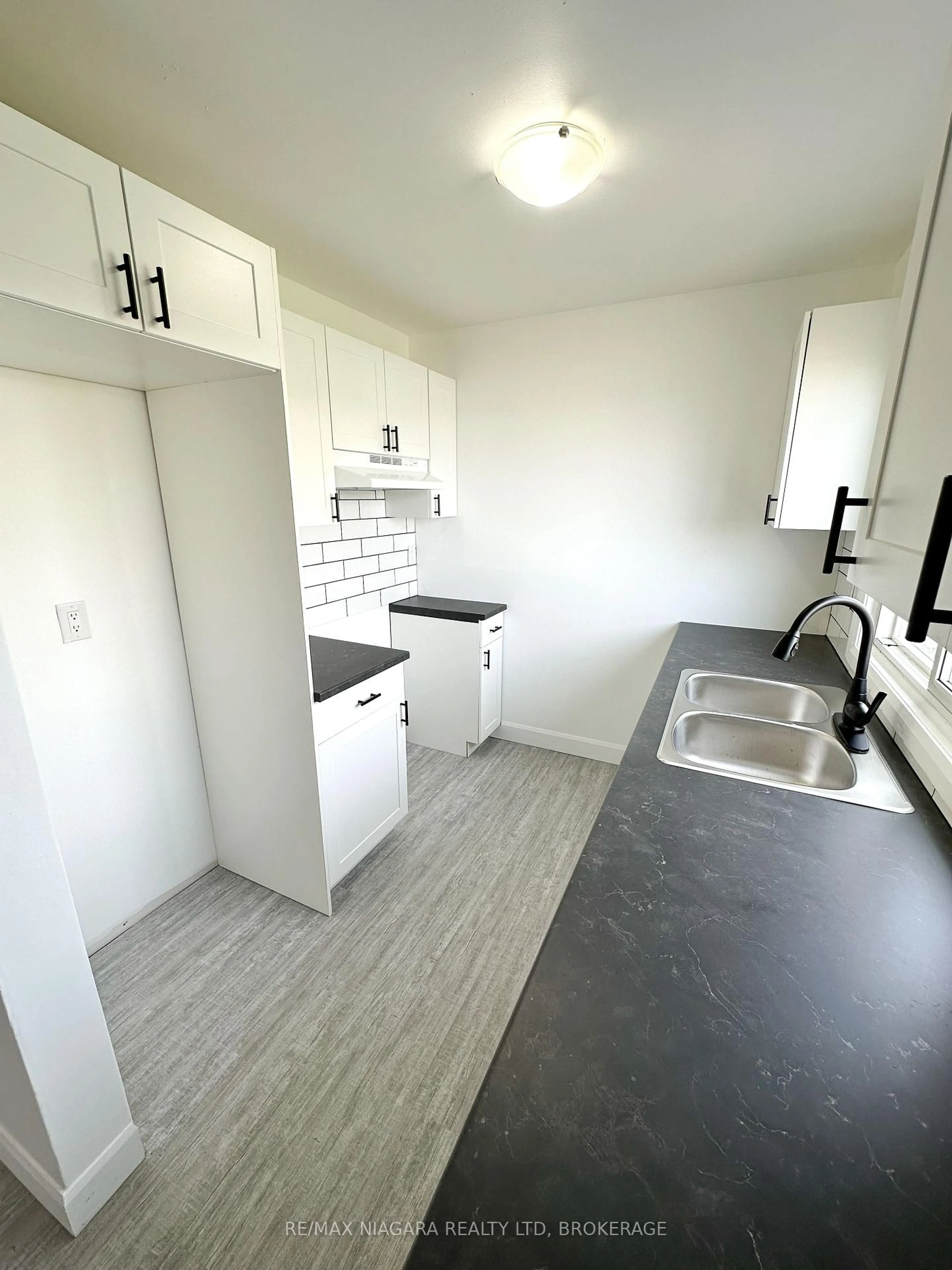 Standard kitchen, unknown for 71 Hagey Ave #1, Fort Erie Ontario L2A 1W5
