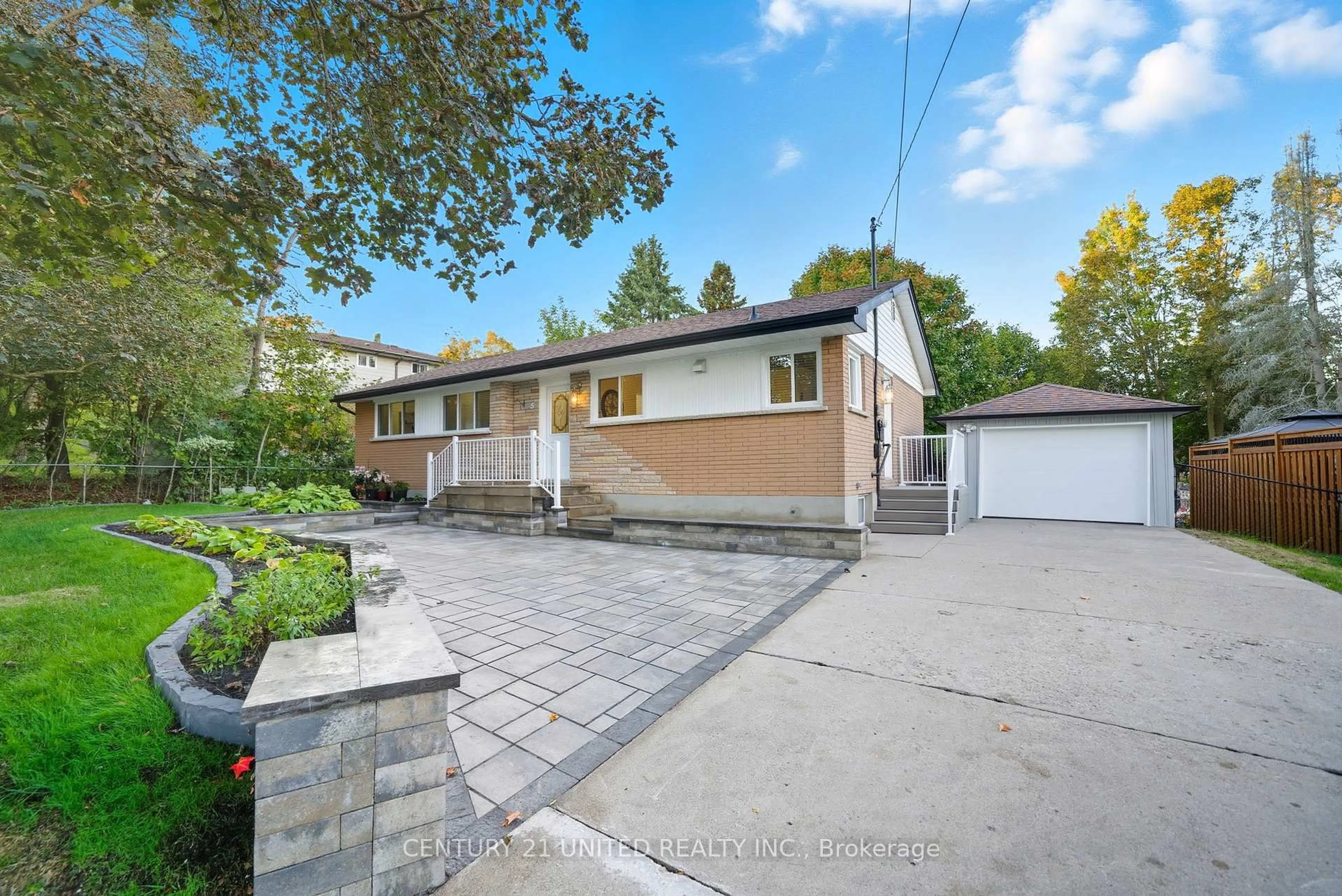 A pic from outside/outdoor area/front of a property/back of a property/a pic from drone, street for 5 Ferndale Ave, Peterborough Ontario K9J 1L9