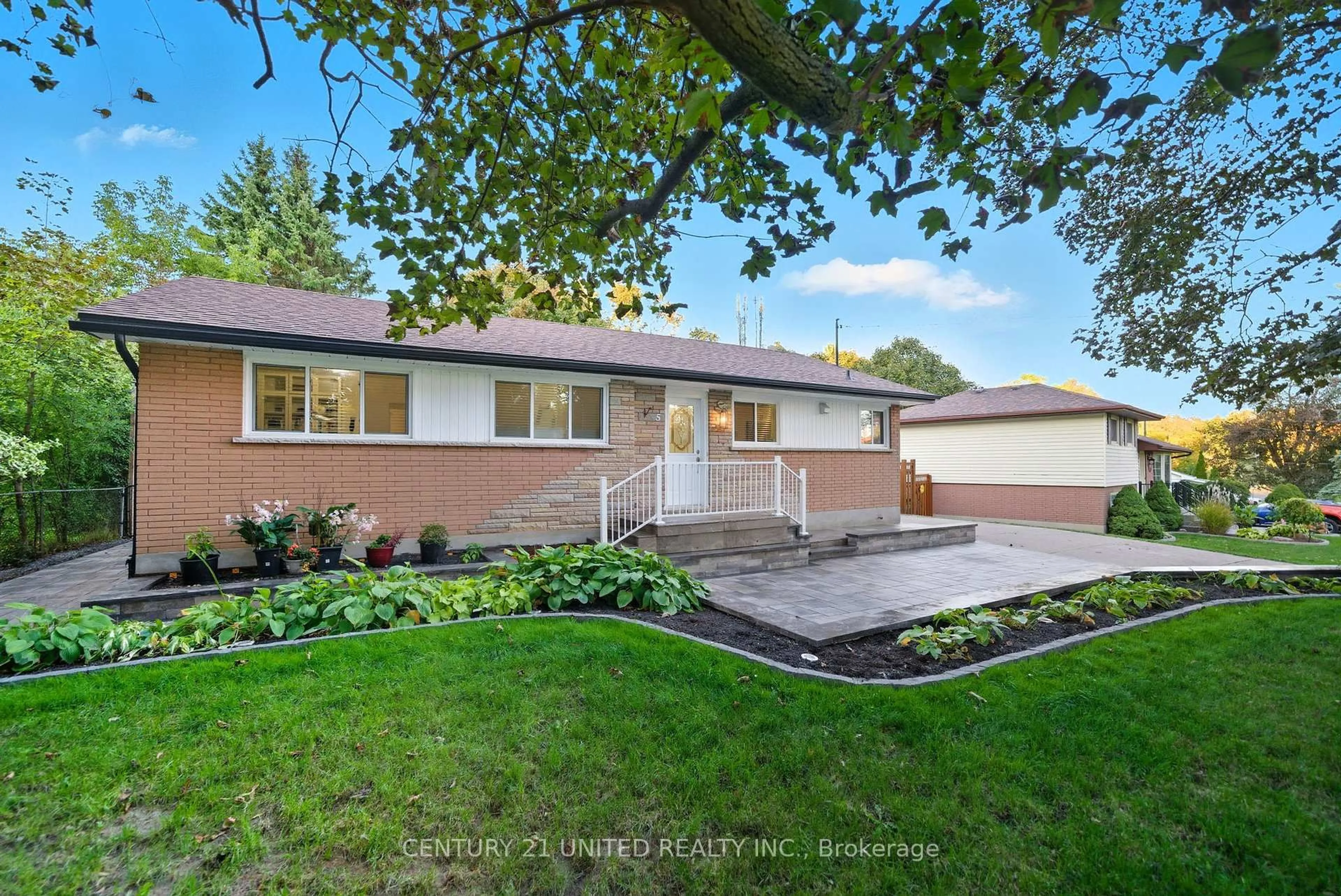Home with vinyl exterior material, street for 5 Ferndale Ave, Peterborough Ontario K9J 1L9