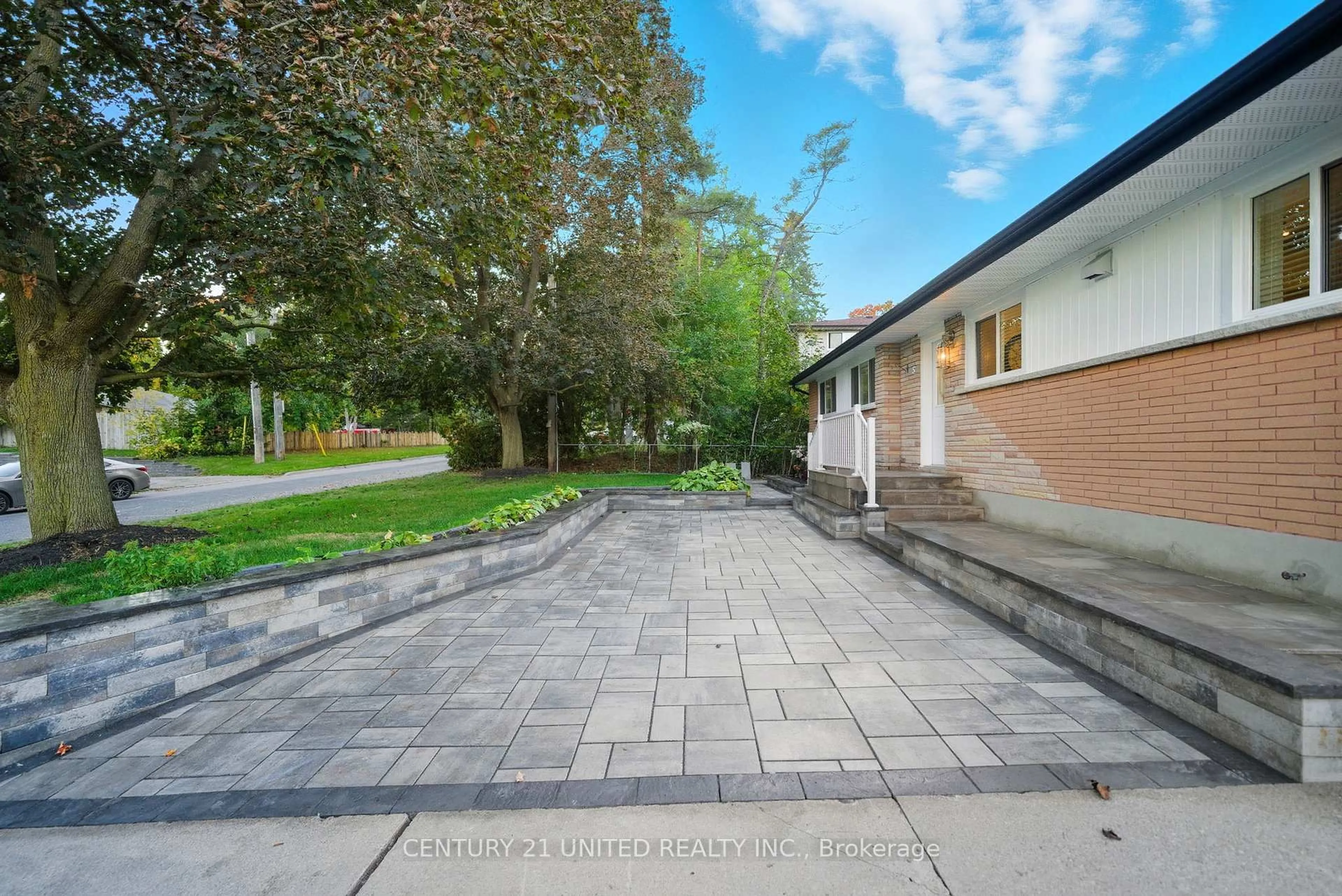 Patio, street for 5 Ferndale Ave, Peterborough Ontario K9J 1L9