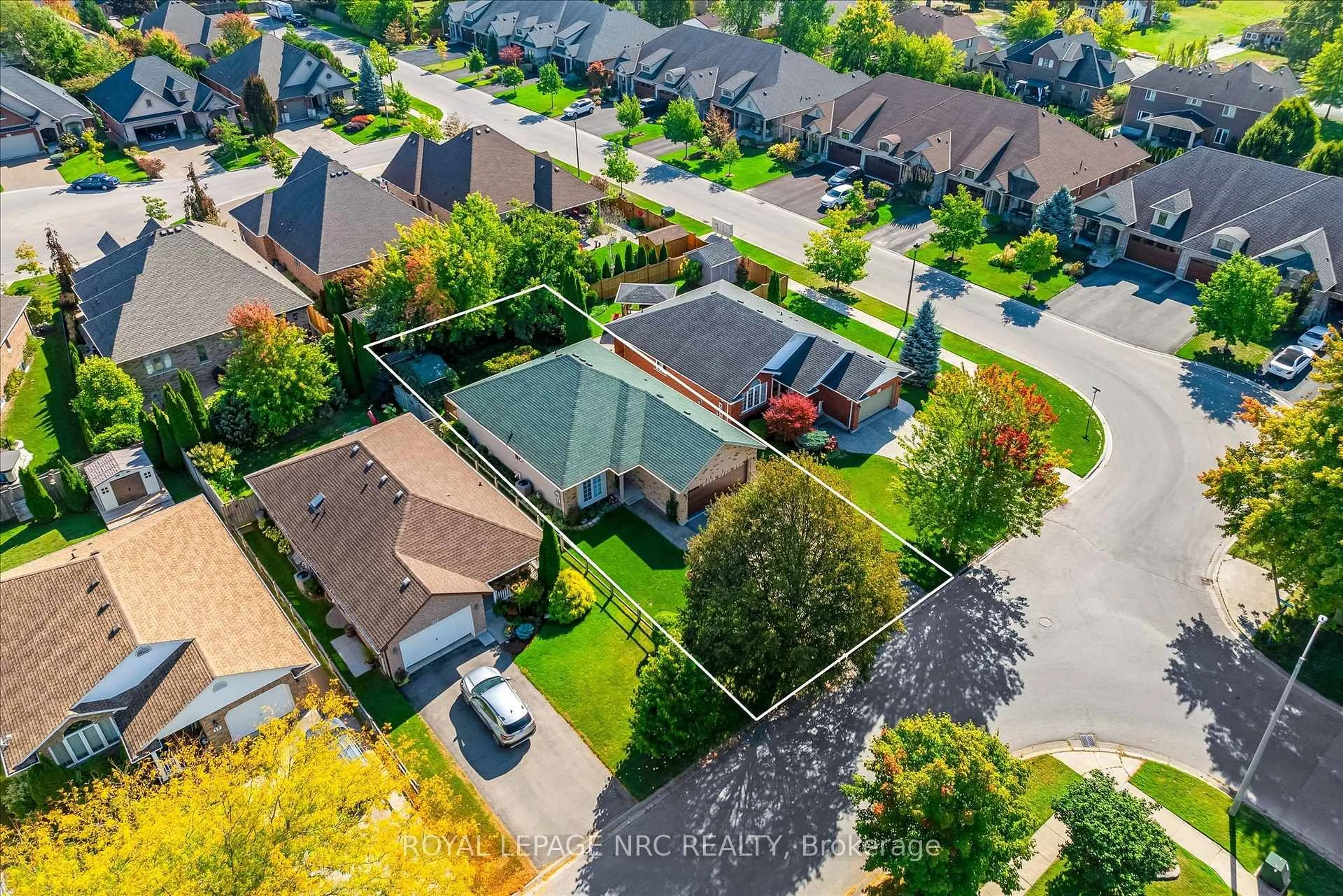A pic from outside/outdoor area/front of a property/back of a property/a pic from drone, street for 13 Tanner Dr, Pelham Ontario L0S 1E4