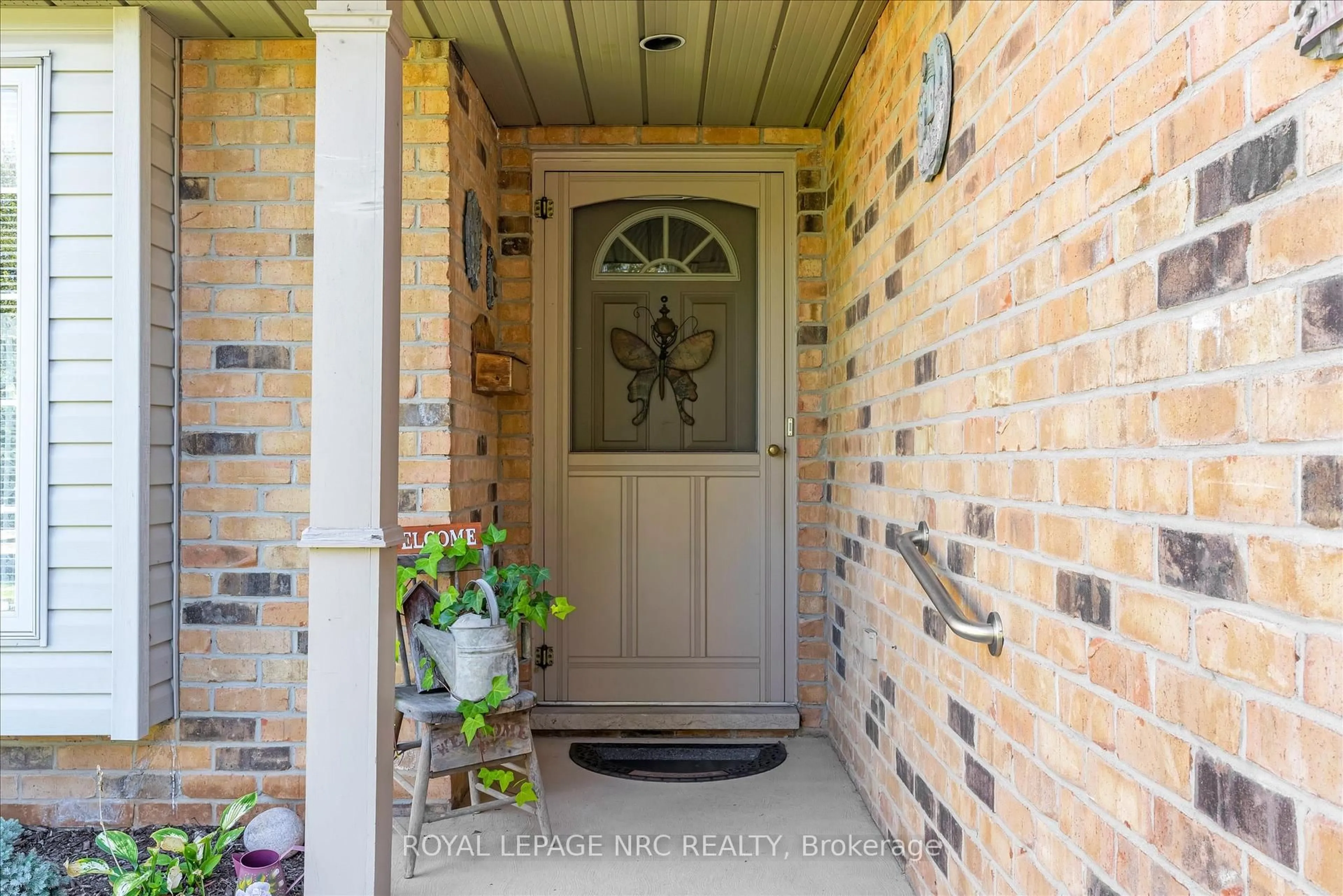 Indoor entryway for 13 Tanner Dr, Pelham Ontario L0S 1E4