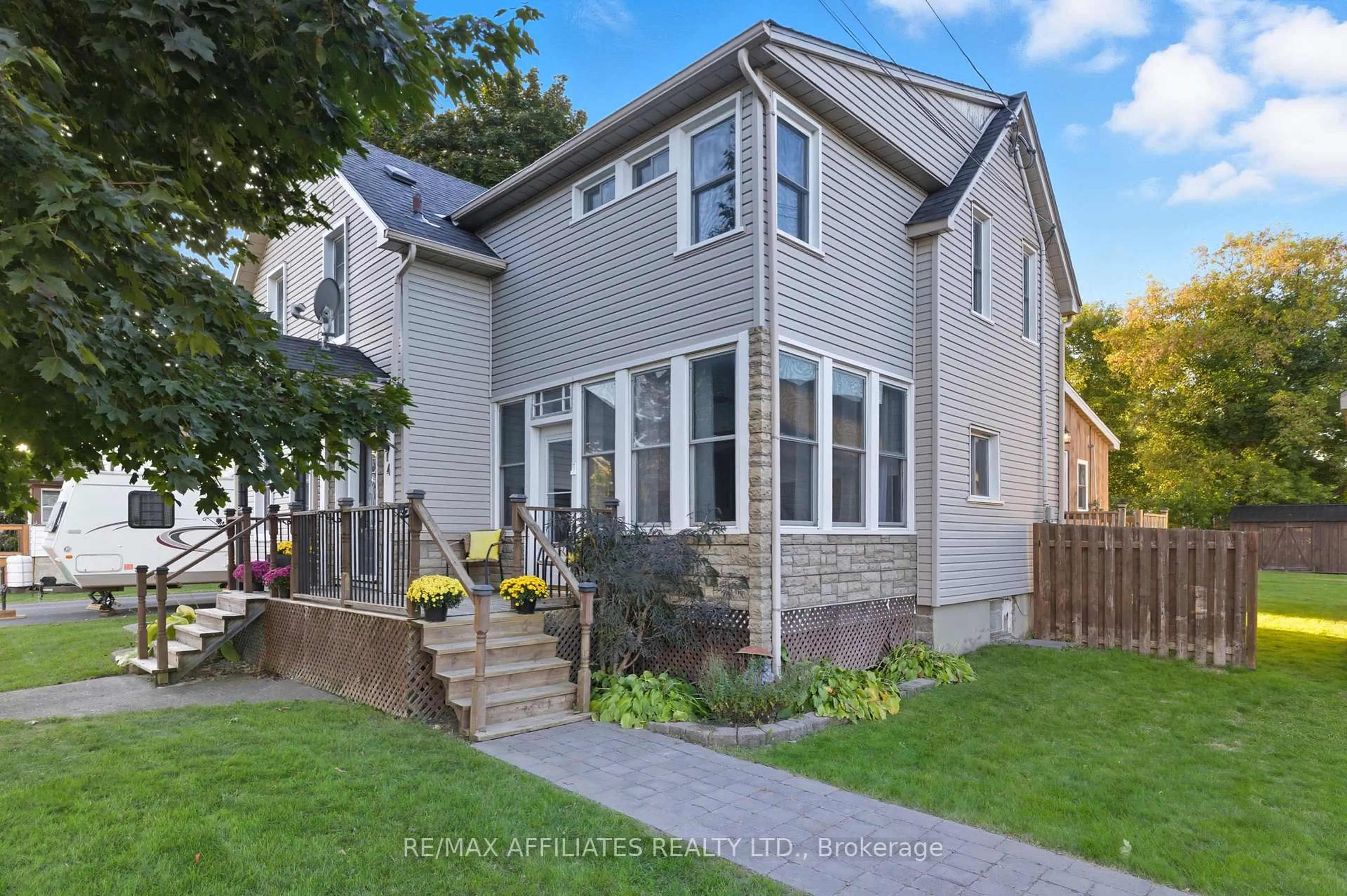 Home with vinyl exterior material, street for 174 Park St, Prescott Ontario K0E 1T0