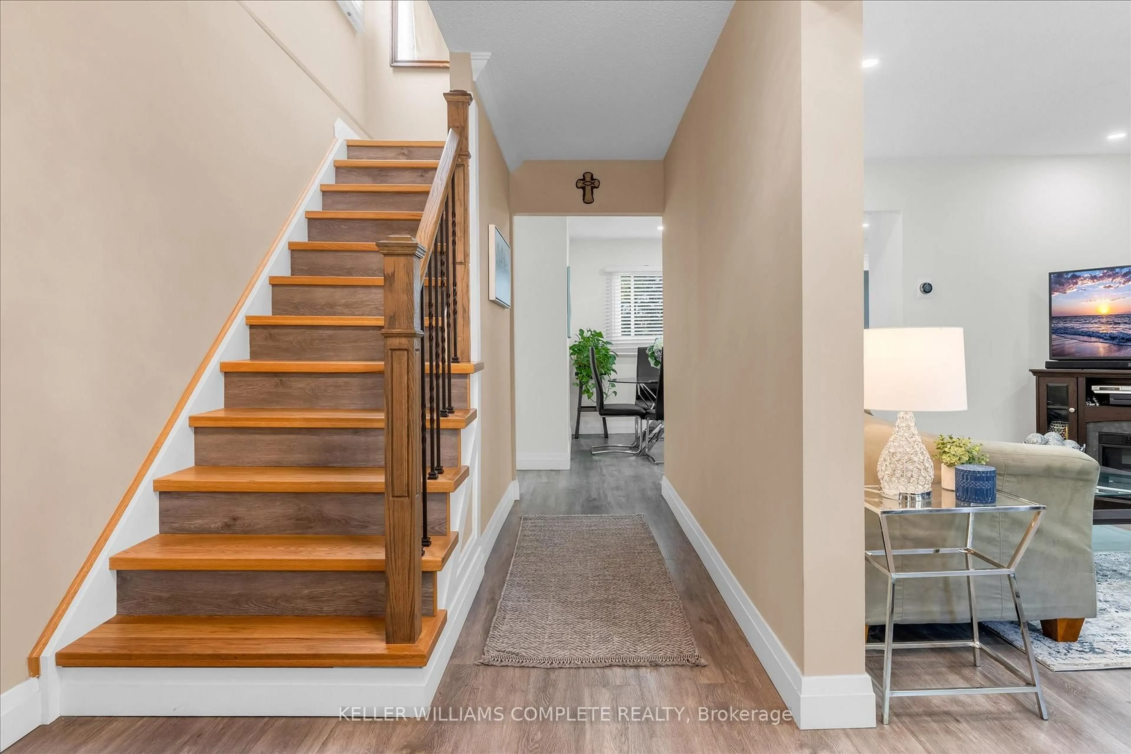 Indoor entryway for 58 Nordale Cres, Hamilton Ontario L8J 1H1