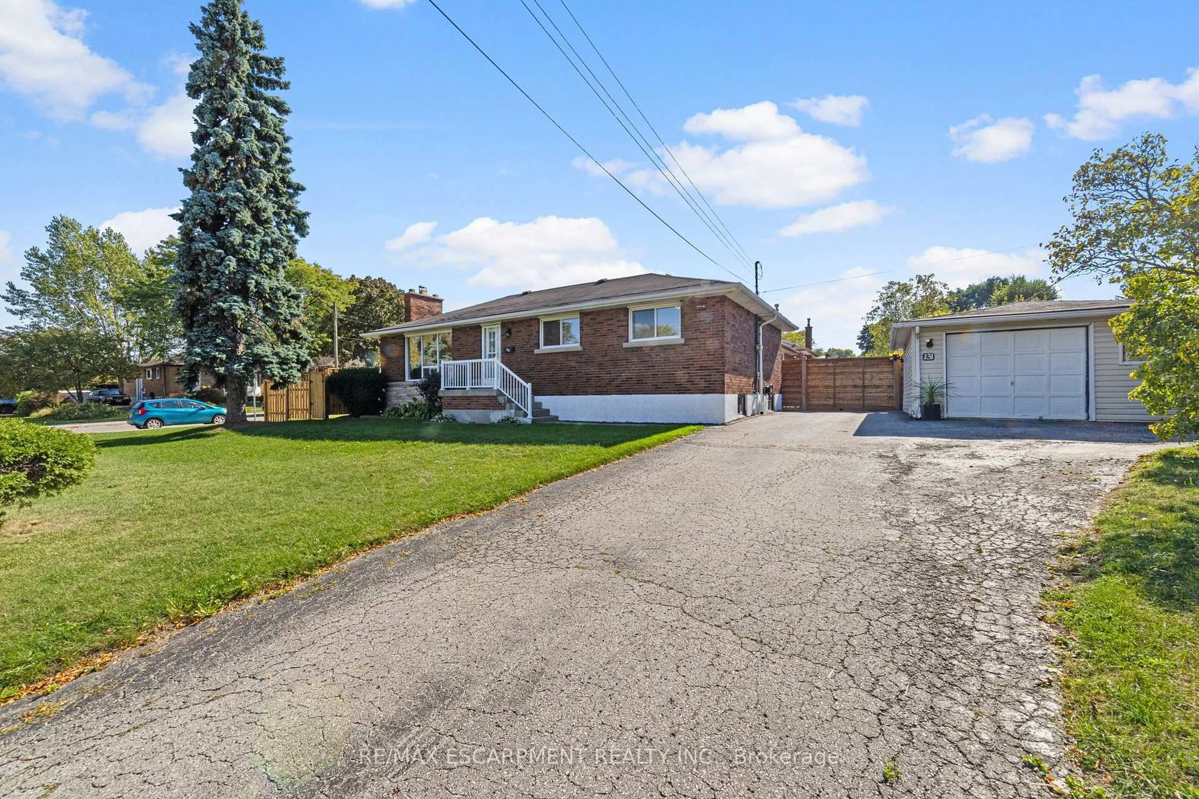 A pic from outside/outdoor area/front of a property/back of a property/a pic from drone, street for 131 Sanatorium Rd, Hamilton Ontario L9C 1Y9