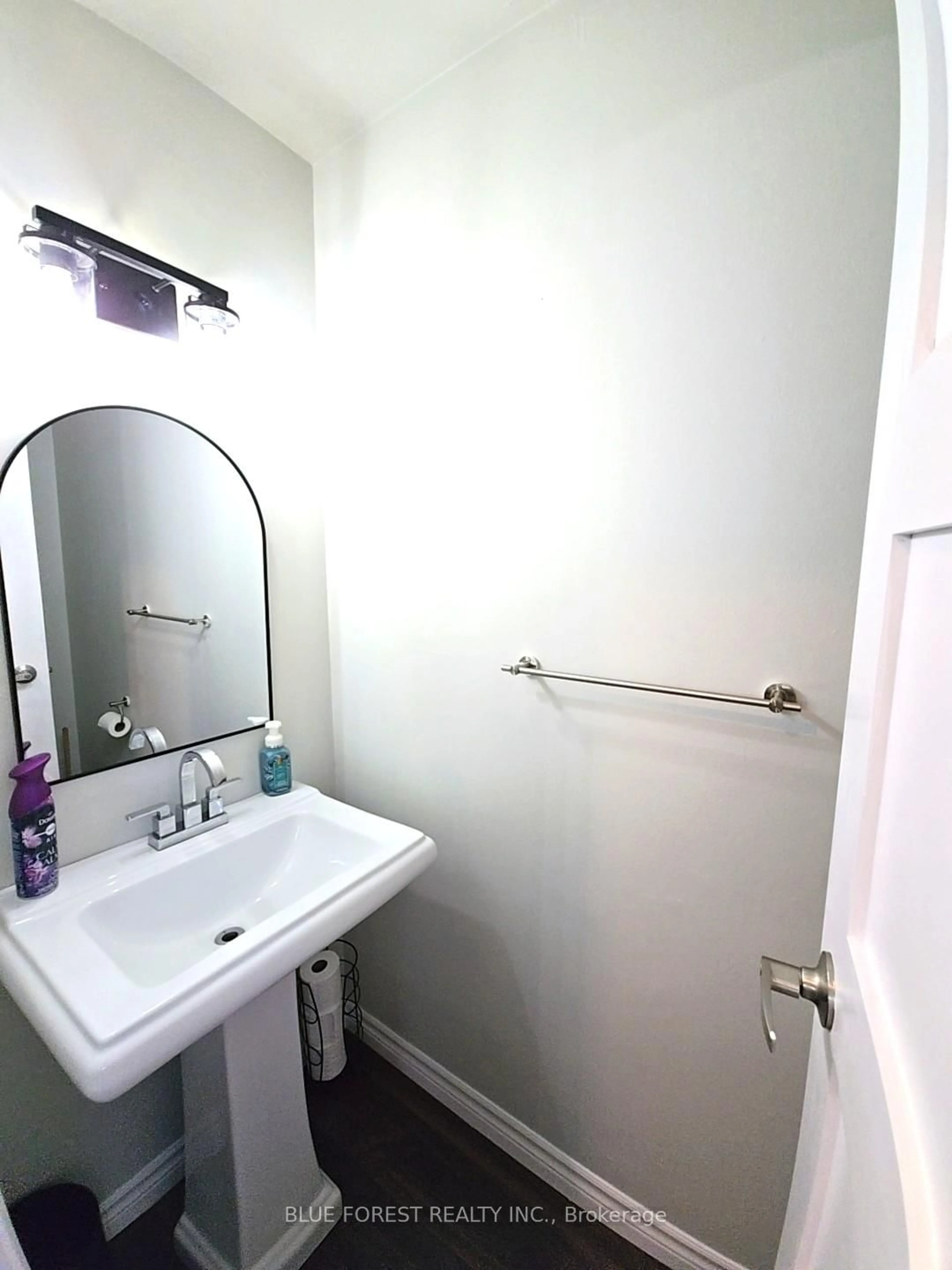Standard bathroom, floor is not visible for 821 Southdale Rd #16, London South Ontario N6E 1V7