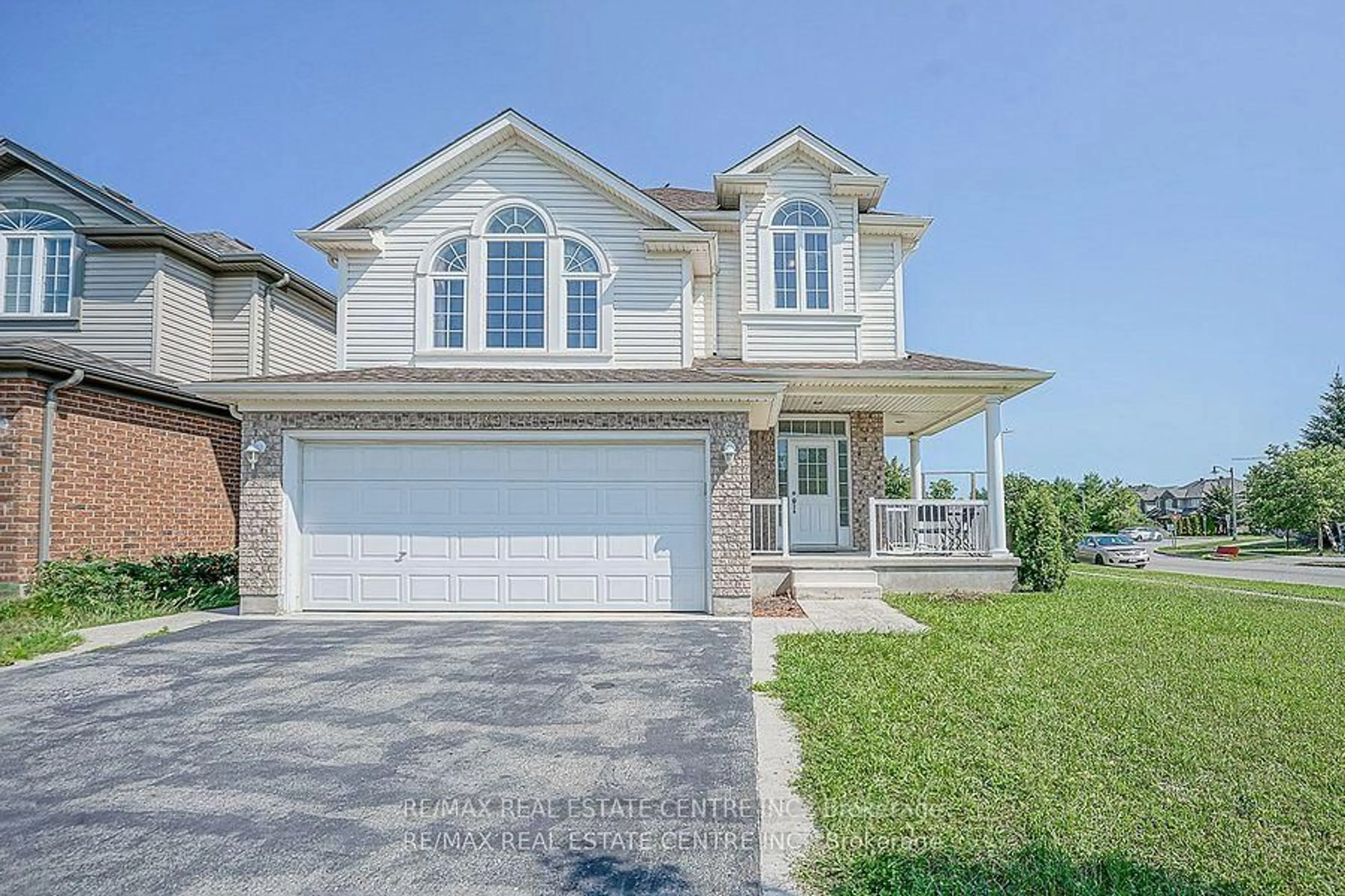 Home with vinyl exterior material, street for 39 Mcarthur Dr, Guelph Ontario N1L 1S2