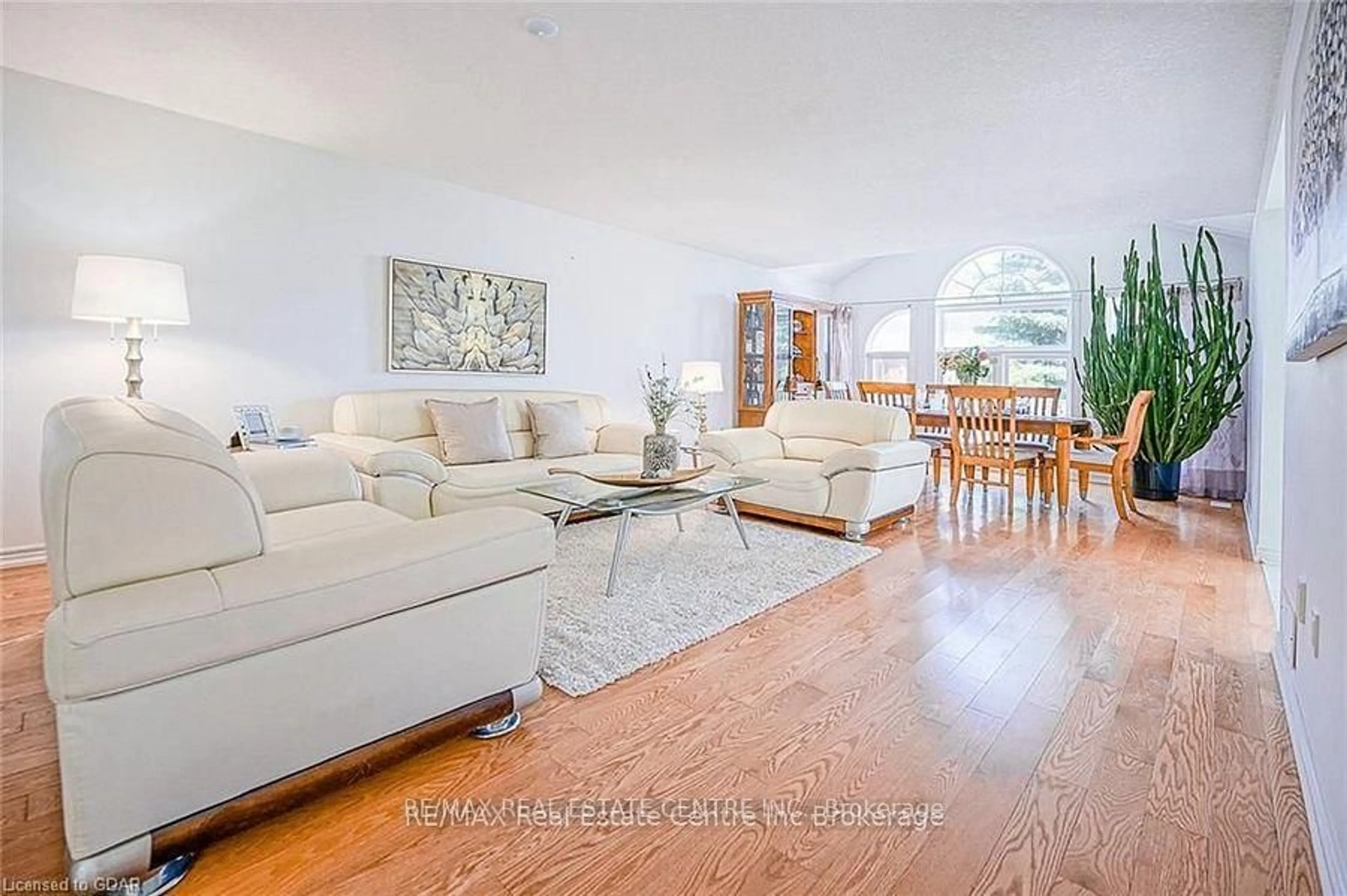 Living room with furniture, wood/laminate floor for 39 Mcarthur Dr, Guelph Ontario N1L 1S2