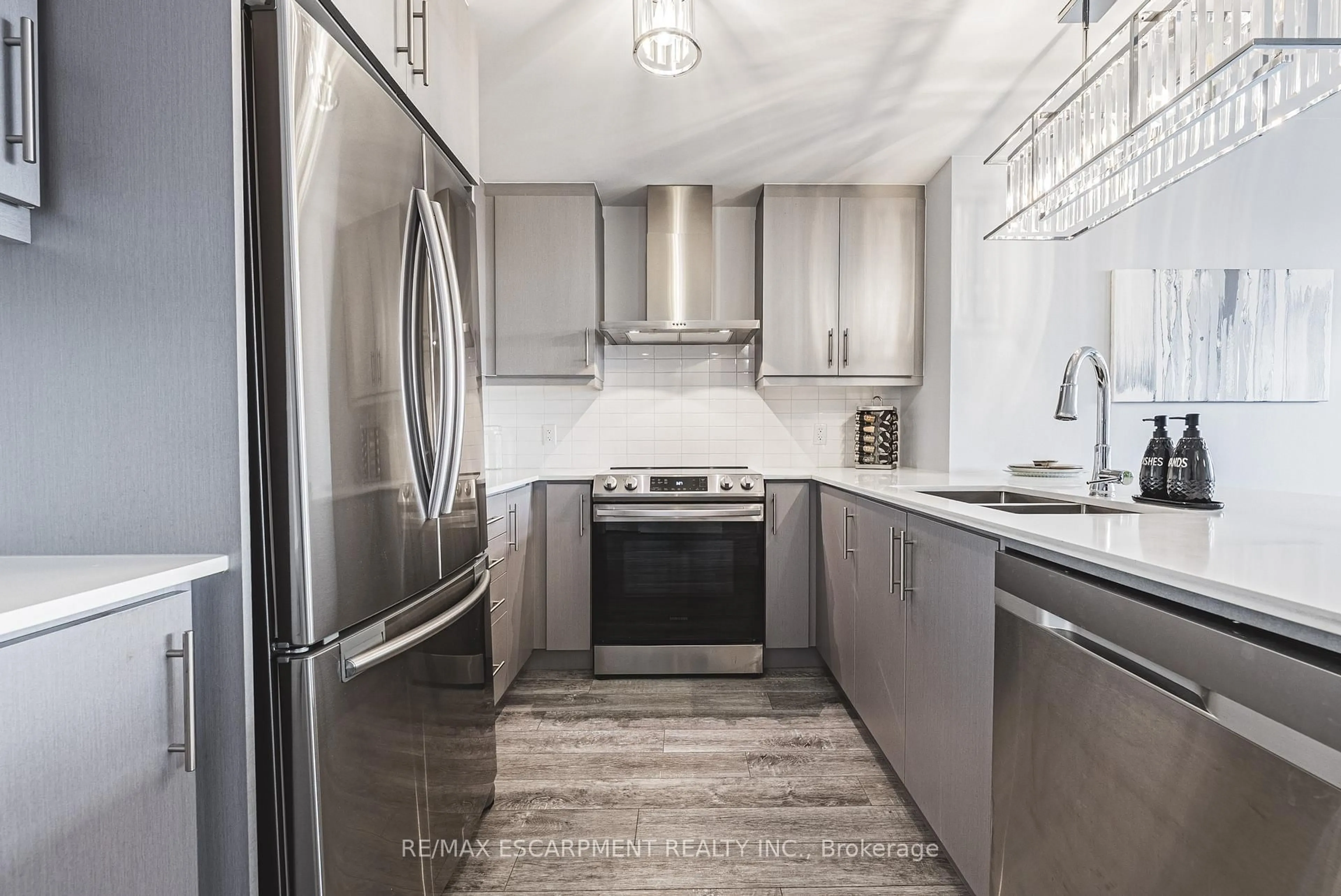 Contemporary kitchen, unknown for 1 Redfern Ave #317, Hamilton Ontario L9C 0E6