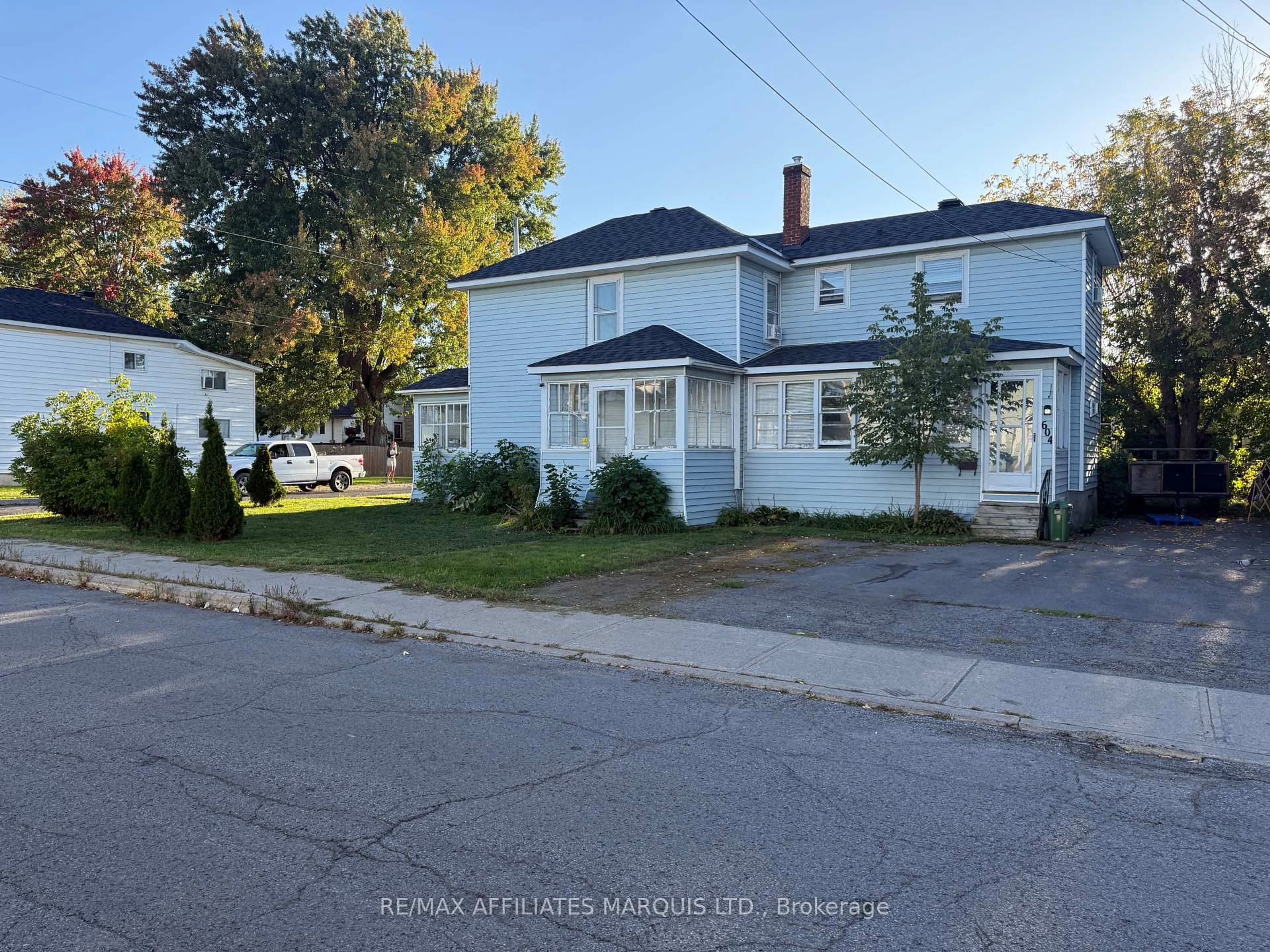 A pic from outside/outdoor area/front of a property/back of a property/a pic from drone, street for 343 Sixth St, Cornwall Ontario K6H 2P1