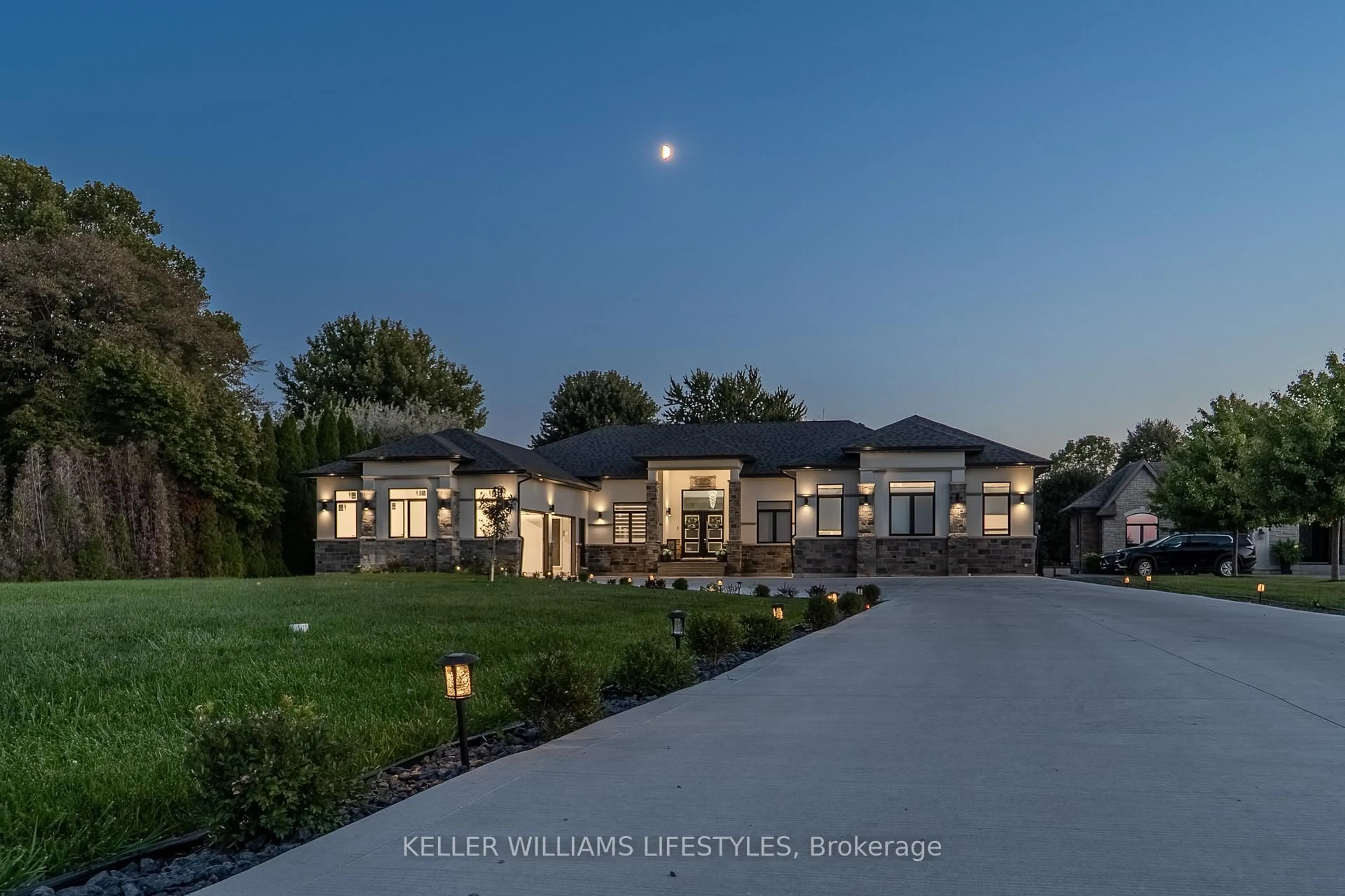 A pic from outside/outdoor area/front of a property/back of a property/a pic from drone, water/lake/river/ocean view for 1316 Deer Run Rd, Leamington Ontario N8H 3V7