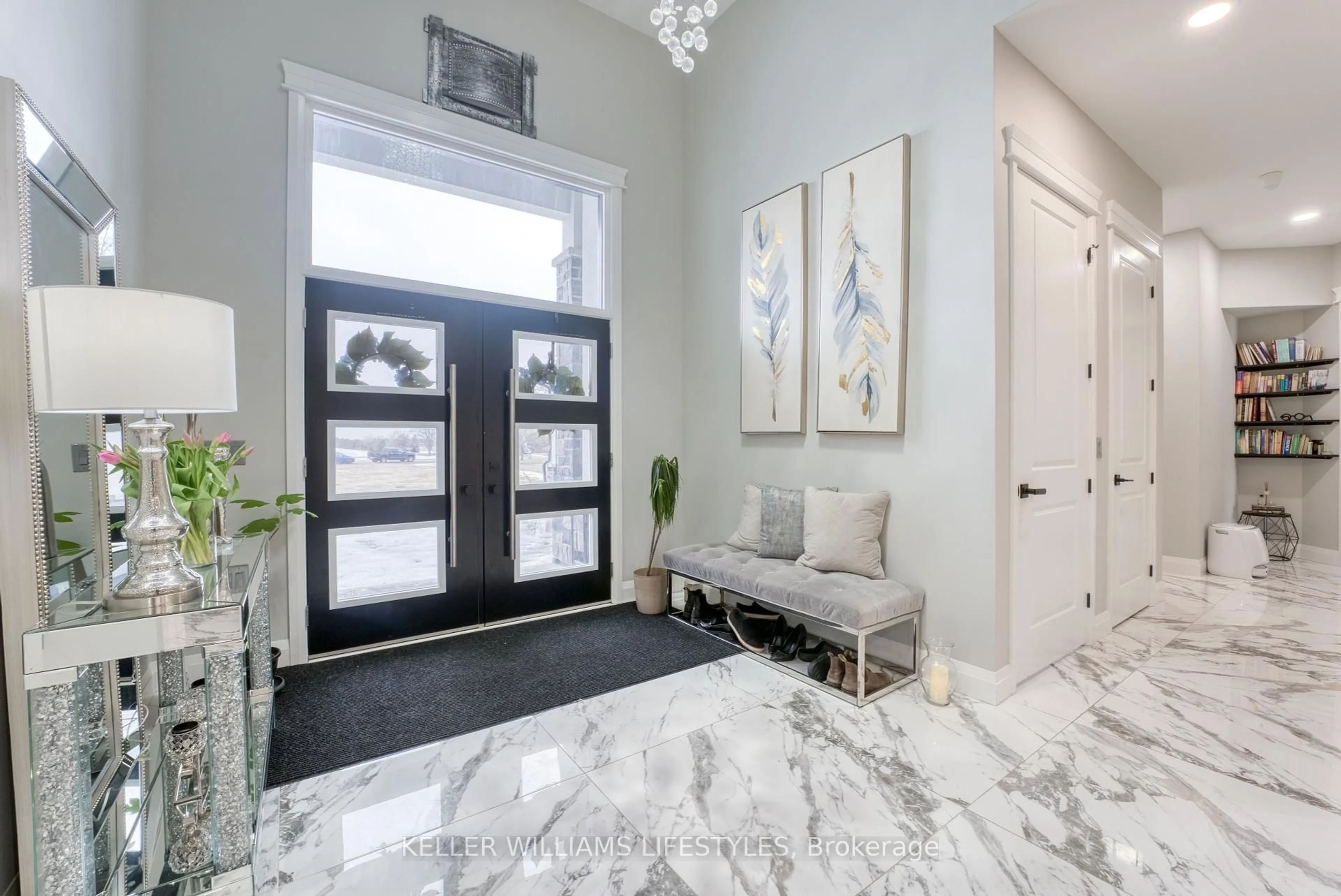 Indoor entryway for 1316 Deer Run Rd, Leamington Ontario N8H 3V7
