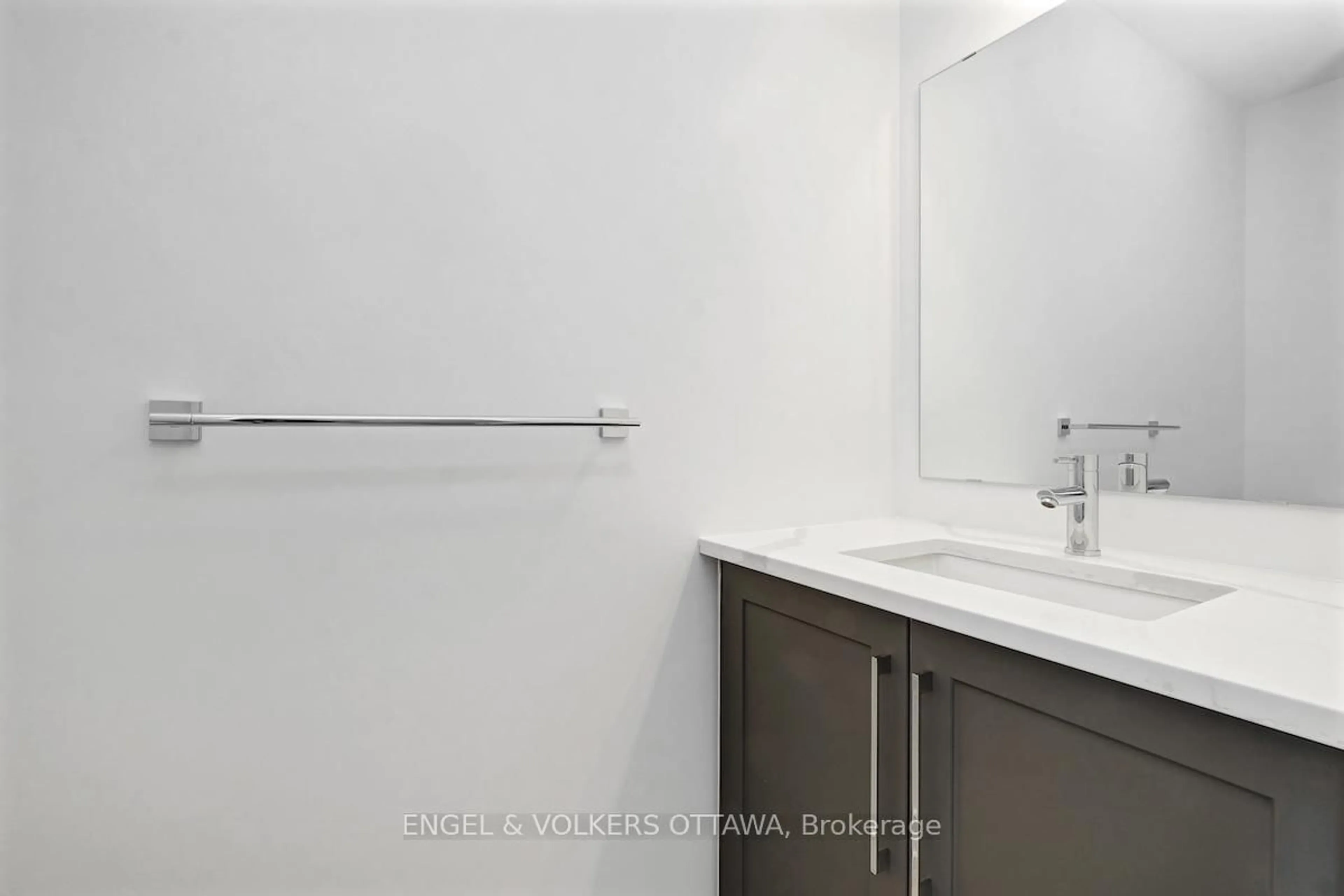 Standard bathroom, ceramic/tile floor for 95 San Felice Circ, Kanata Ontario K2S 2R9