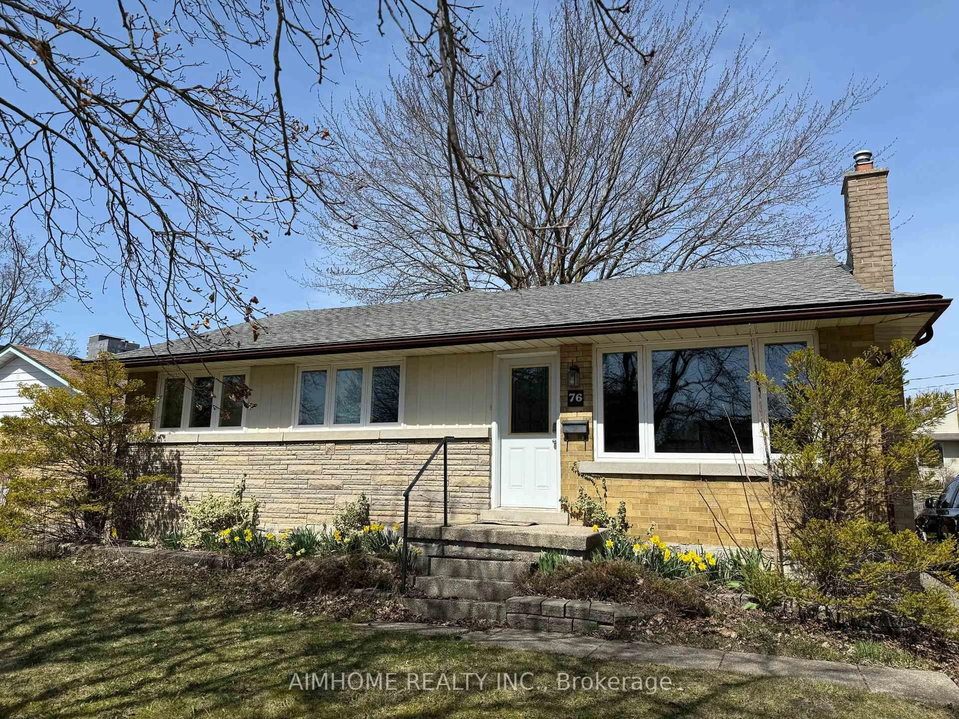 A pic from outside/outdoor area/front of a property/back of a property/a pic from drone, street for 76 Elgin Cres, Waterloo Ontario N2J 2S2