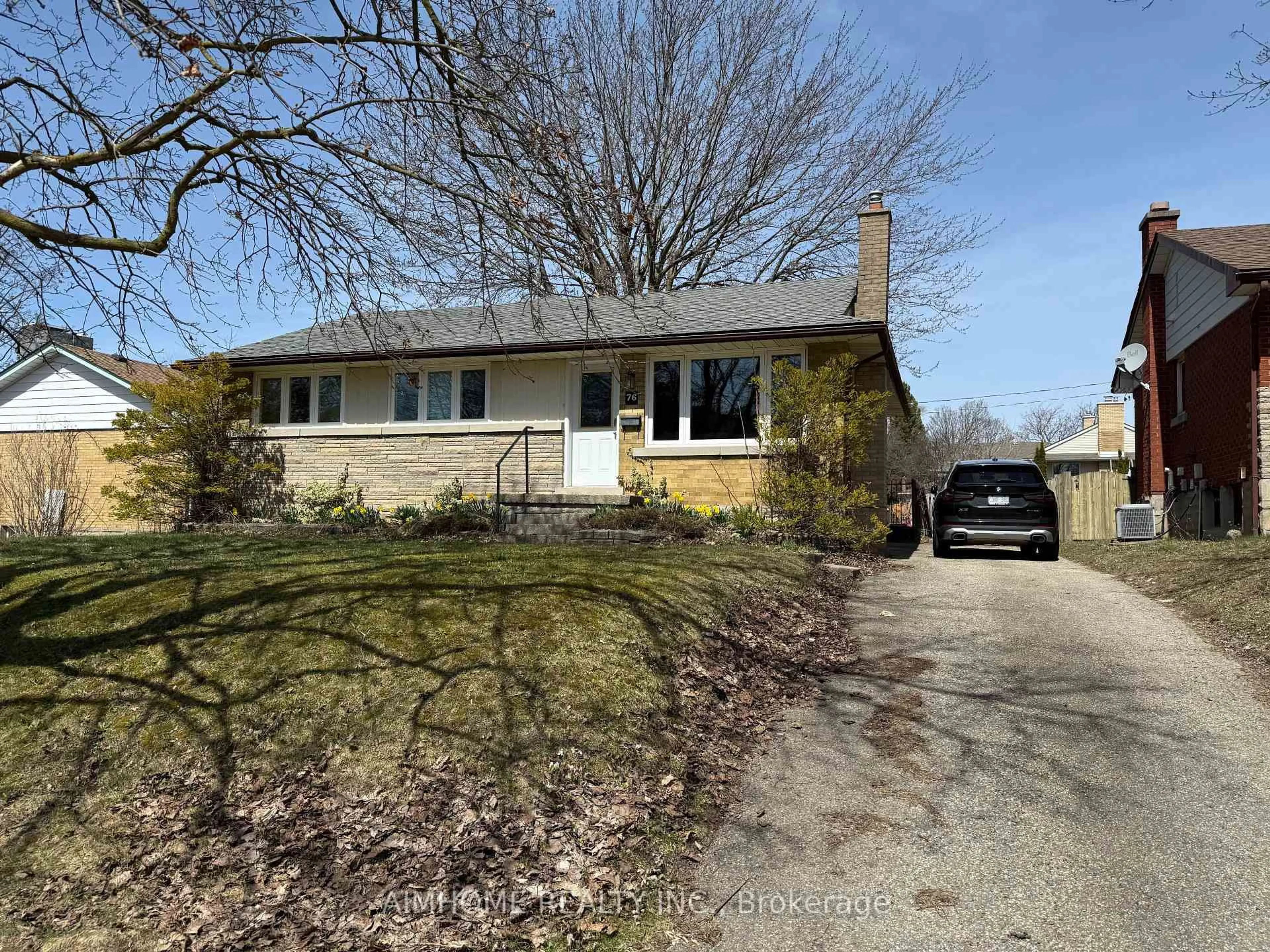 A pic from outside/outdoor area/front of a property/back of a property/a pic from drone, street for 76 Elgin Cres, Waterloo Ontario N2J 2S2