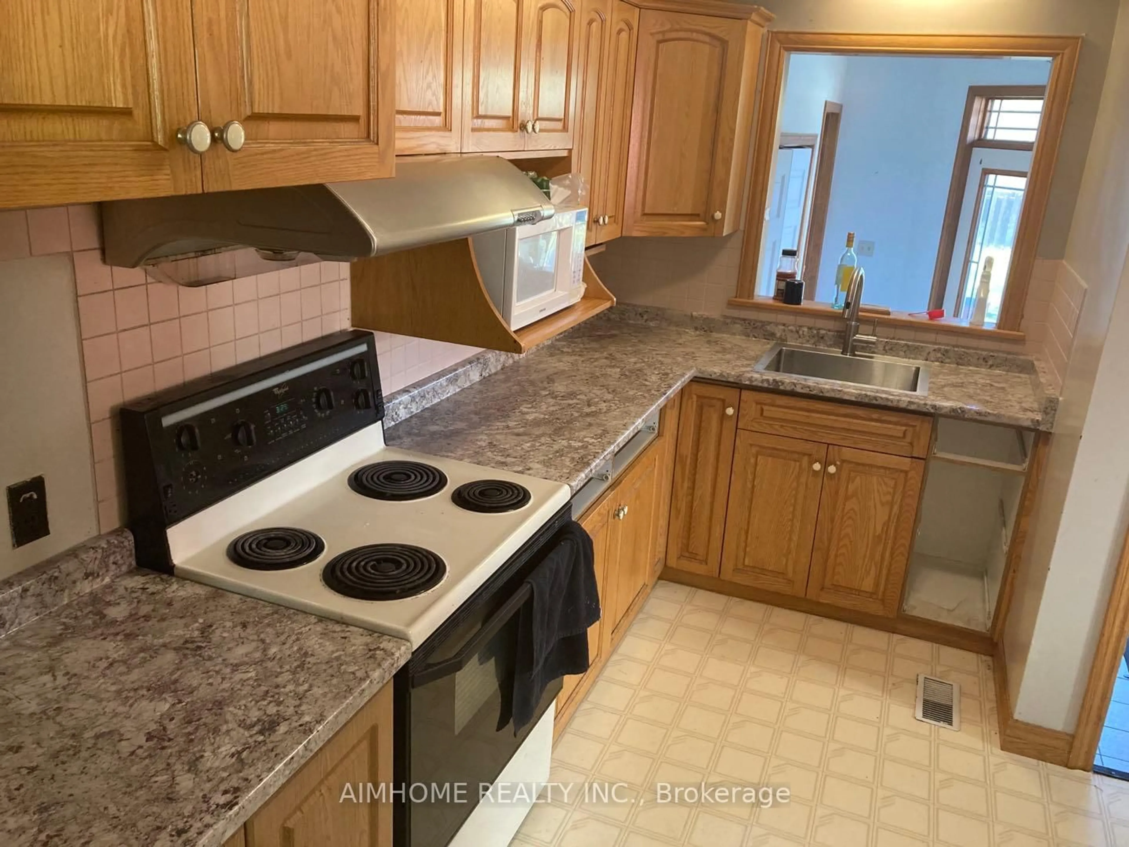 Standard kitchen, ceramic/tile floor for 76 Elgin Cres, Waterloo Ontario N2J 2S2