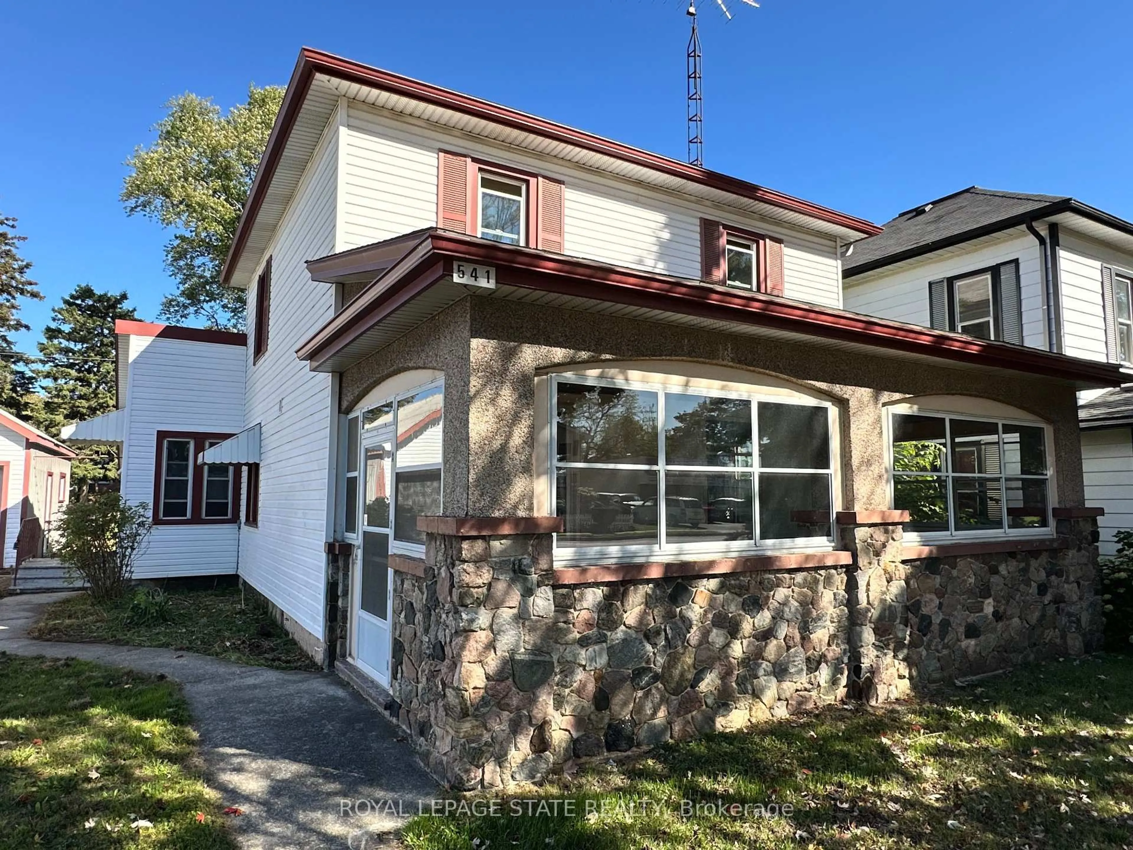 Home with brick exterior material, building for 541 Broad St, Haldimand Ontario N1A 1G7