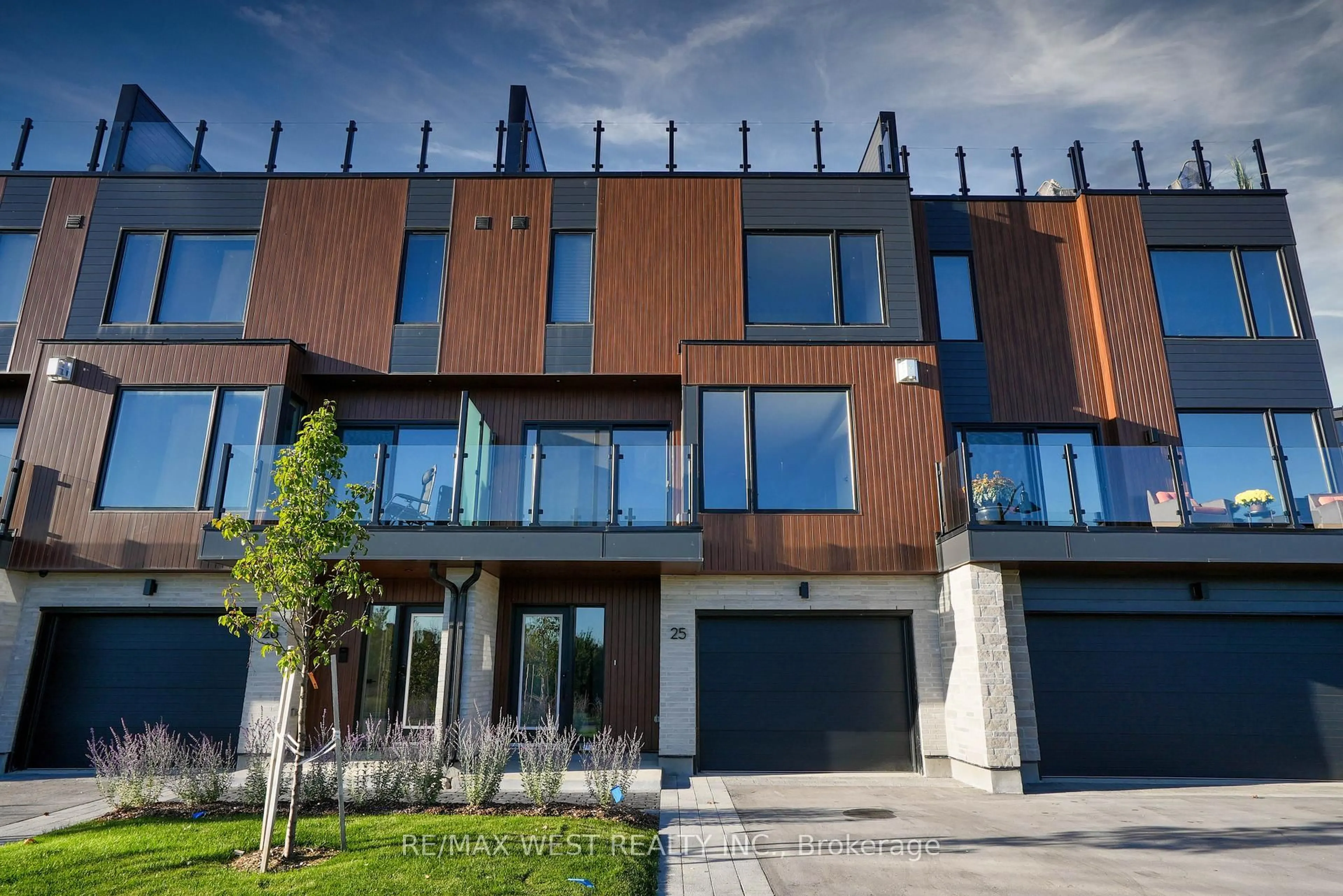 Home with brick exterior material, street for 117 Sladden Crt #25, Blue Mountains Ontario N0H 2P0