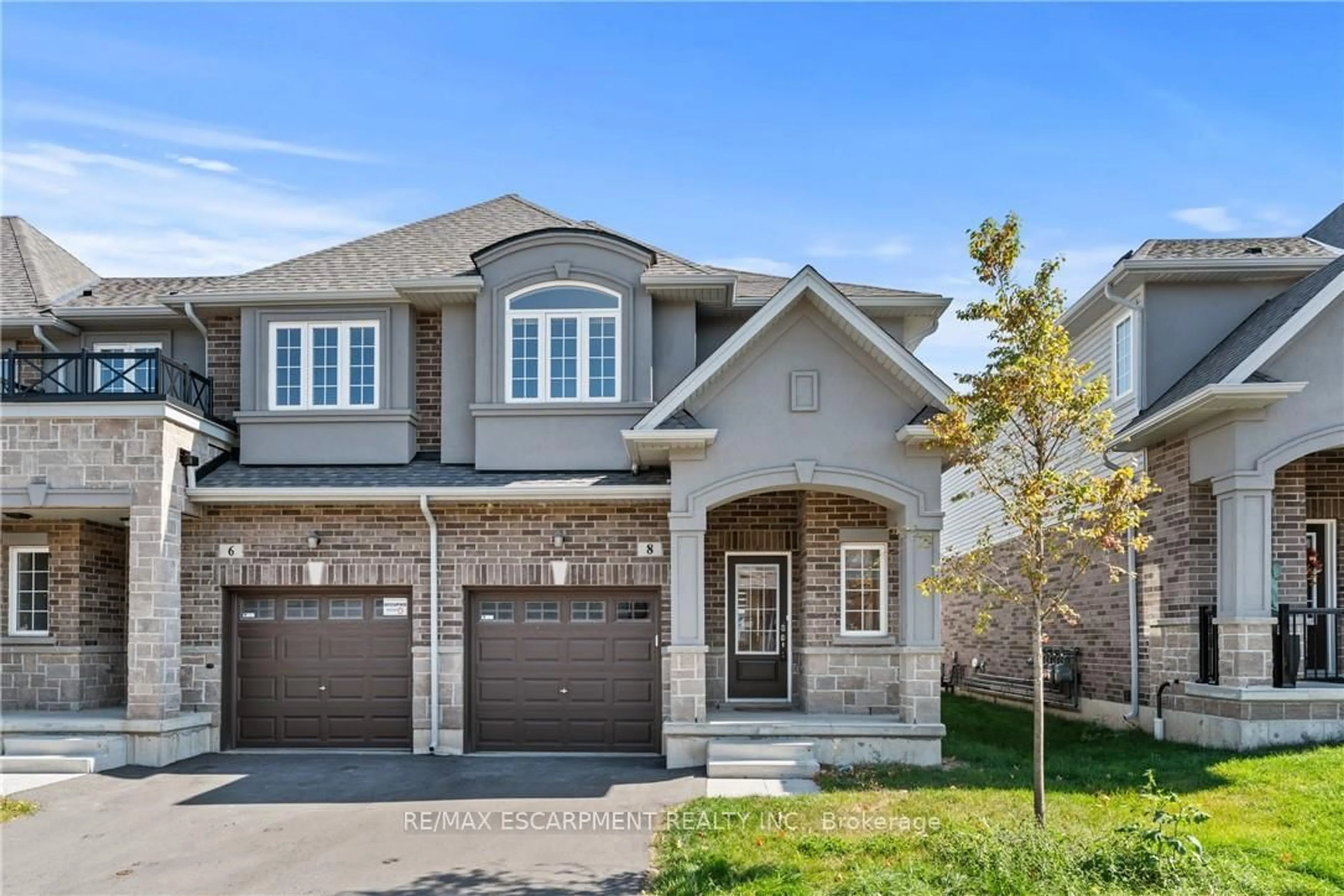 Home with brick exterior material, street for 8 LINDEN PARK Lane, Hamilton Ontario L9A 1Y1