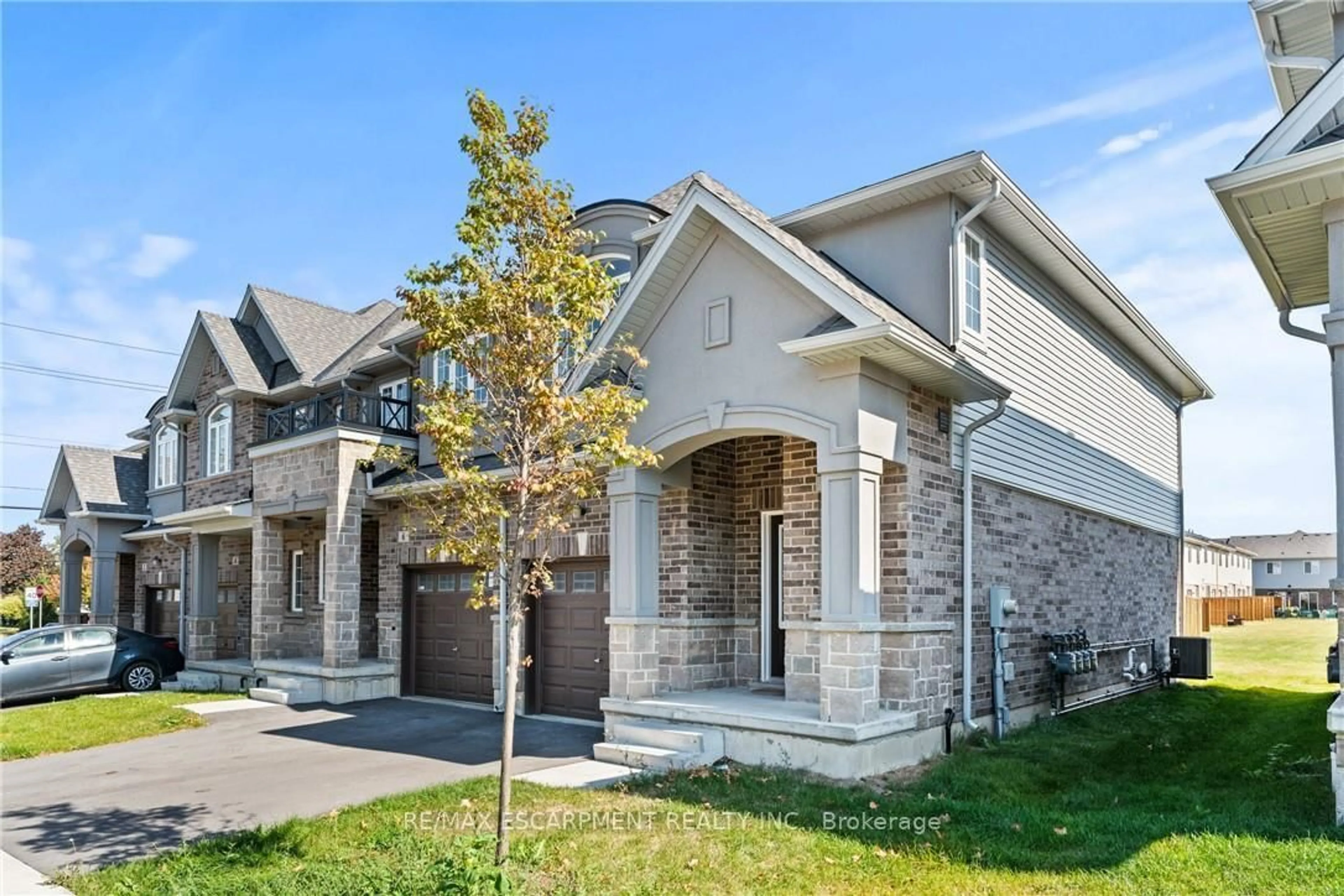 Home with brick exterior material, street for 8 LINDEN PARK Lane, Hamilton Ontario L9A 1Y1