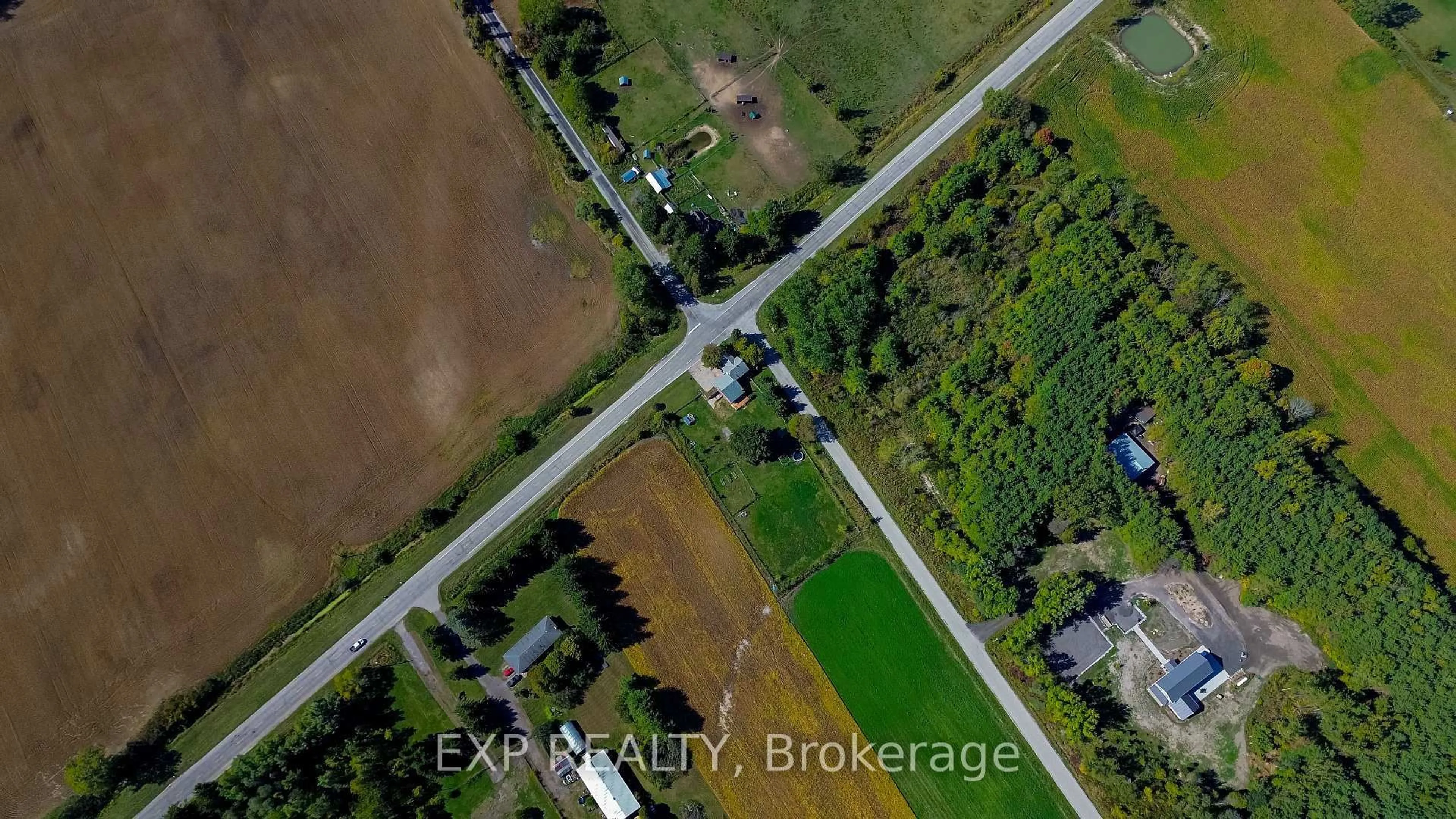 A pic from outside/outdoor area/front of a property/back of a property/a pic from drone, street for 940 Hutchinson Rd, Haldimand Ontario N0A 1K0