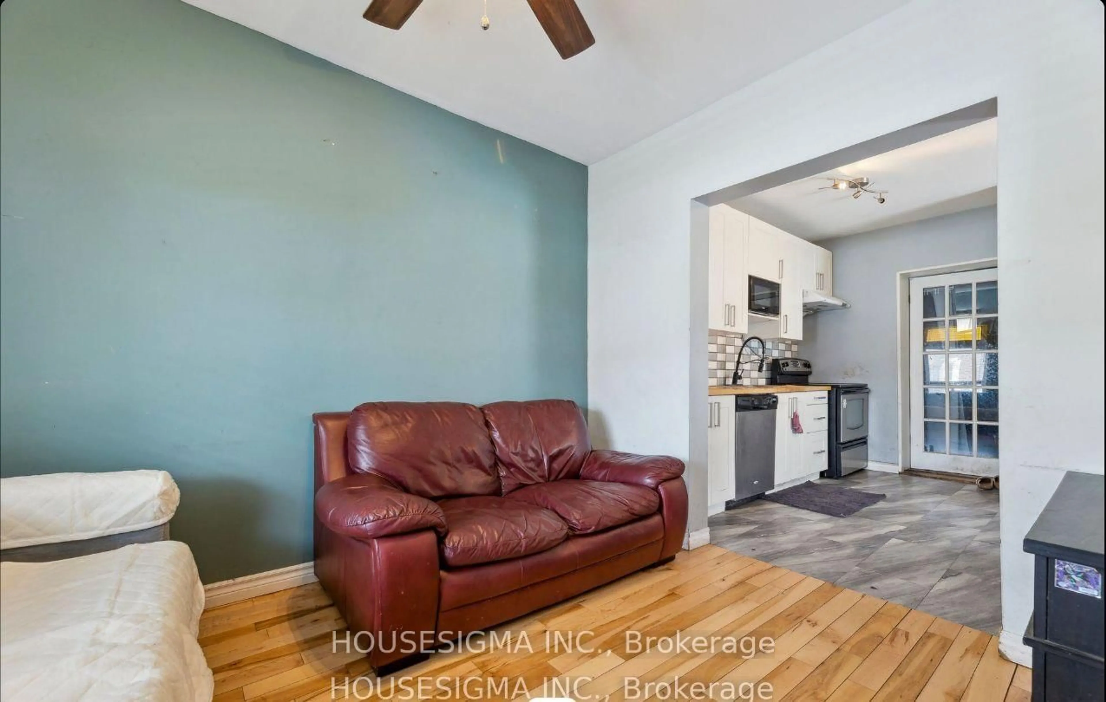 Living room with furniture, unknown for 635 Brown St, Peterborough Ontario K9J 4K6