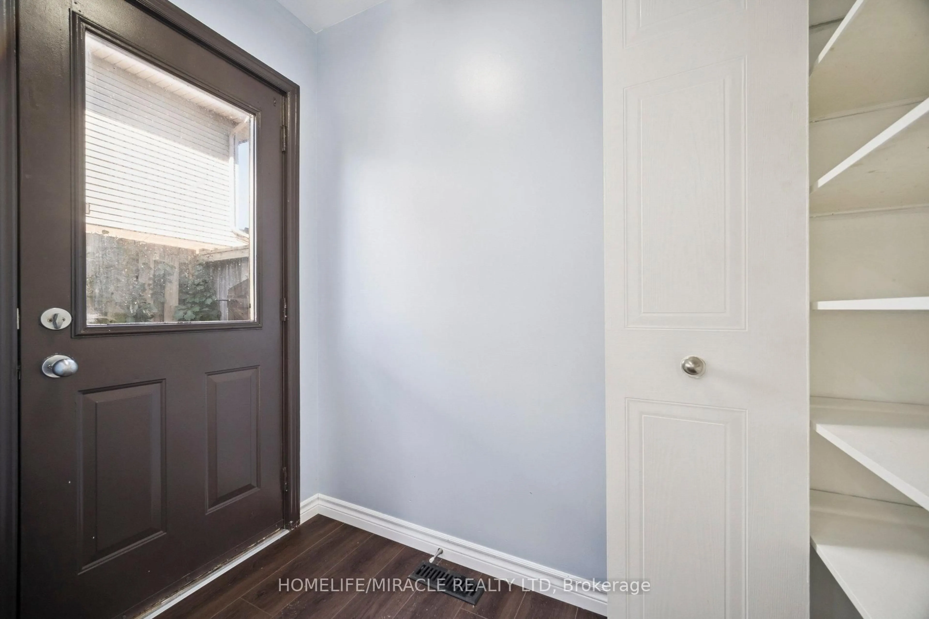 Indoor entryway for 1785 Marconi Blvd, London East Ontario N5V 4T9